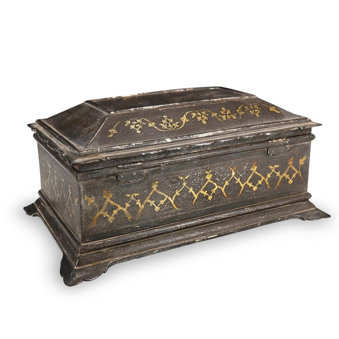 18th/19th Century Mughal Koftgari Gold and Silver Inlaid Steel Casket / Box 2