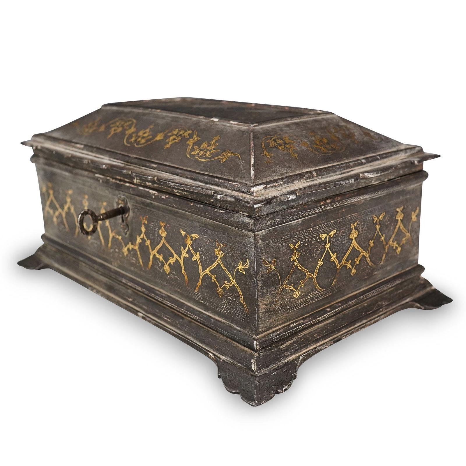 18th/19th Century Mughal Koftgari Gold and Silver Inlaid Steel Casket / Box 3