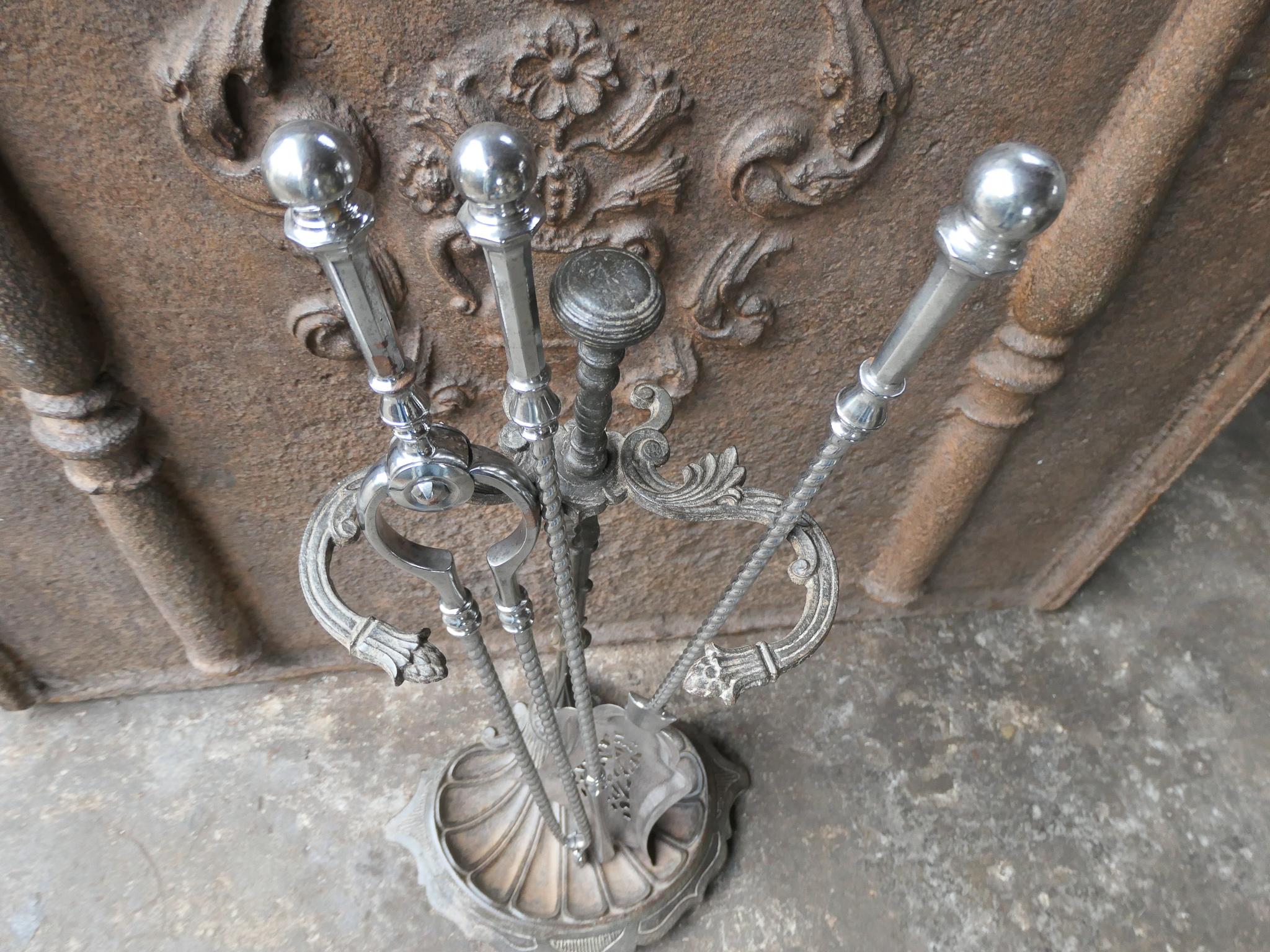 18th-19th C. English Georgian Polished Steel Fire Irons In Good Condition For Sale In Amerongen, NL
