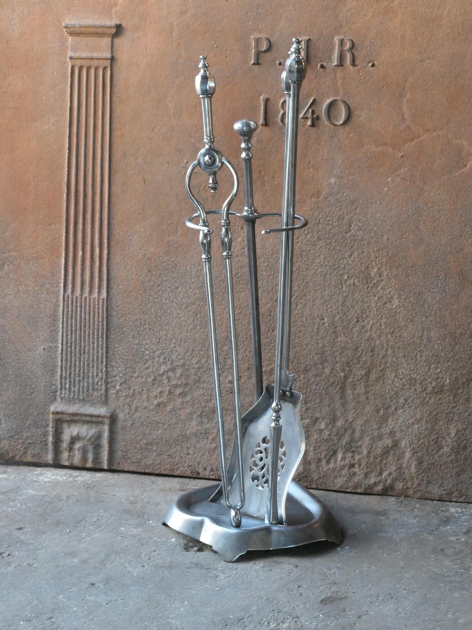 18th-19th C. English Polished Steel Georgian Companion Set In Good Condition For Sale In Amerongen, NL