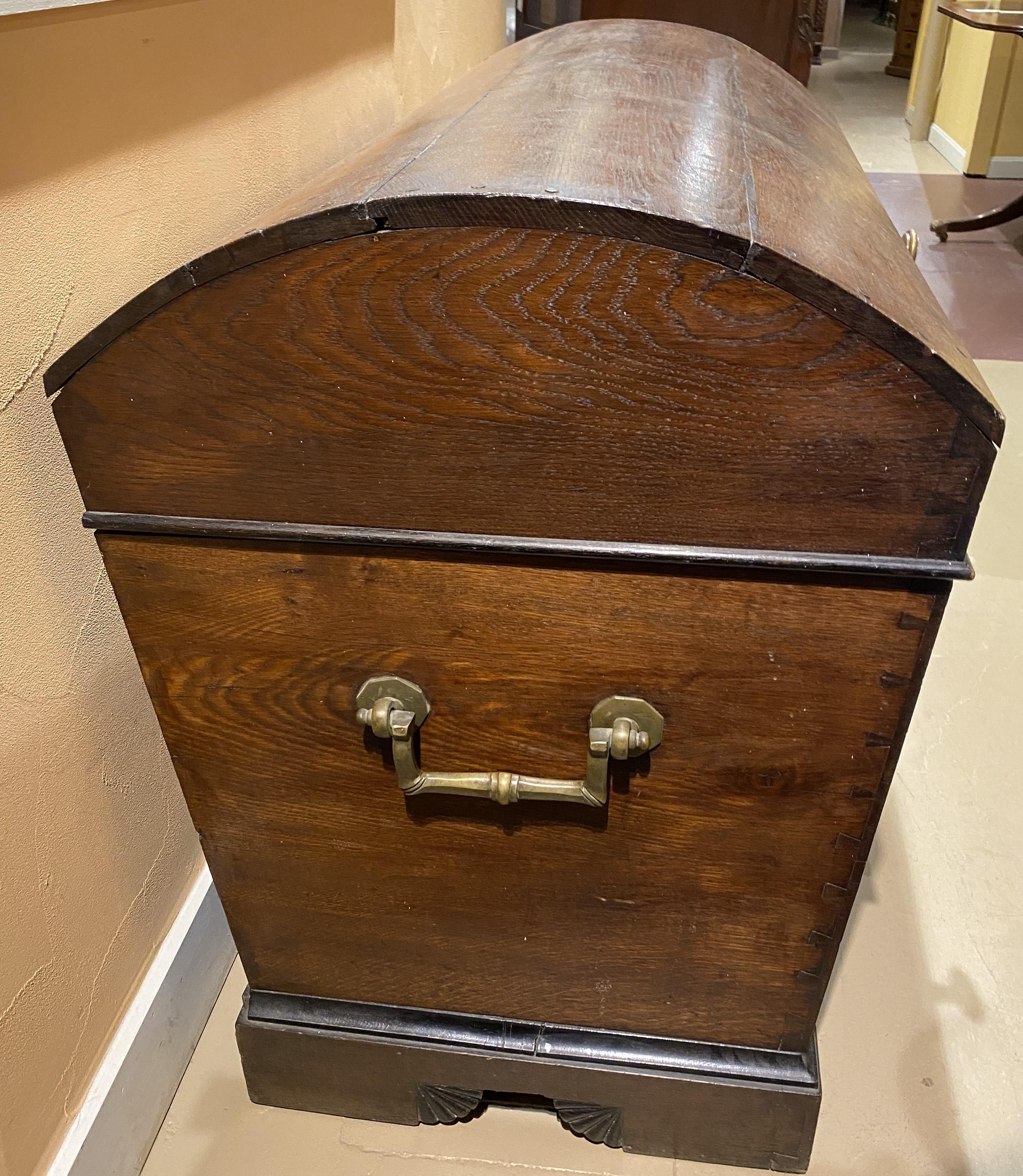 18th/19th c European Oak Dome Top Trunk with Carved Shell Decoration In Good Condition For Sale In Milford, NH