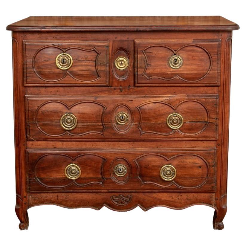 18e/19e siècle. Commode en cerisier à la française