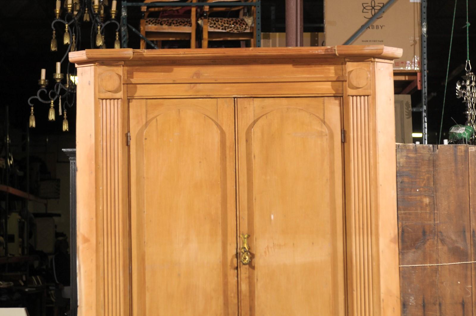 18th-19th Century American Corner Cabinet For Sale 5