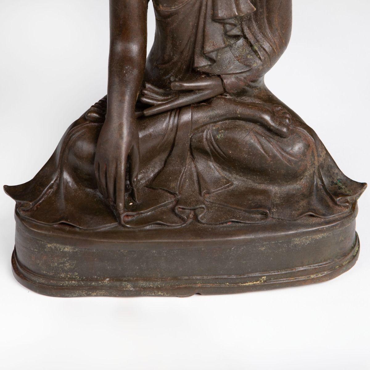18th–19th Century Burmese Bronze Buddha in Bhūmisparśa Mudra en vente 5