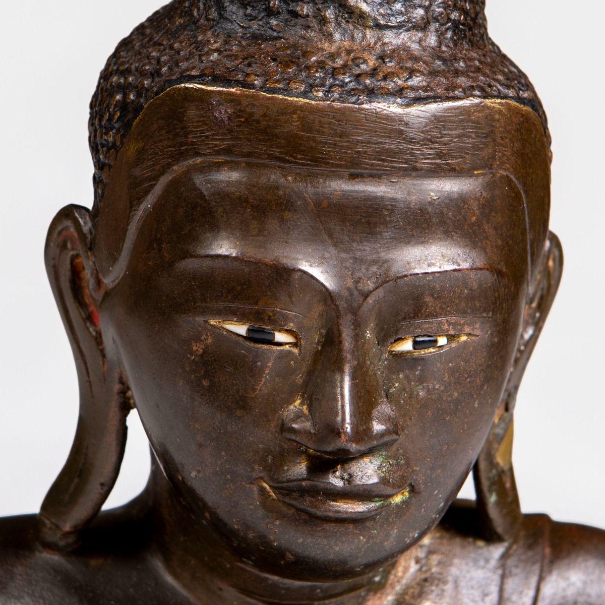 18th–19th Century Burmese Bronze Buddha in Bhūmisparśa Mudra en vente 1