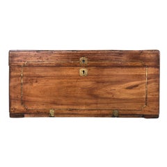 Baule in legno di canfora del XVIII-XIX secolo con intarsi in ottone