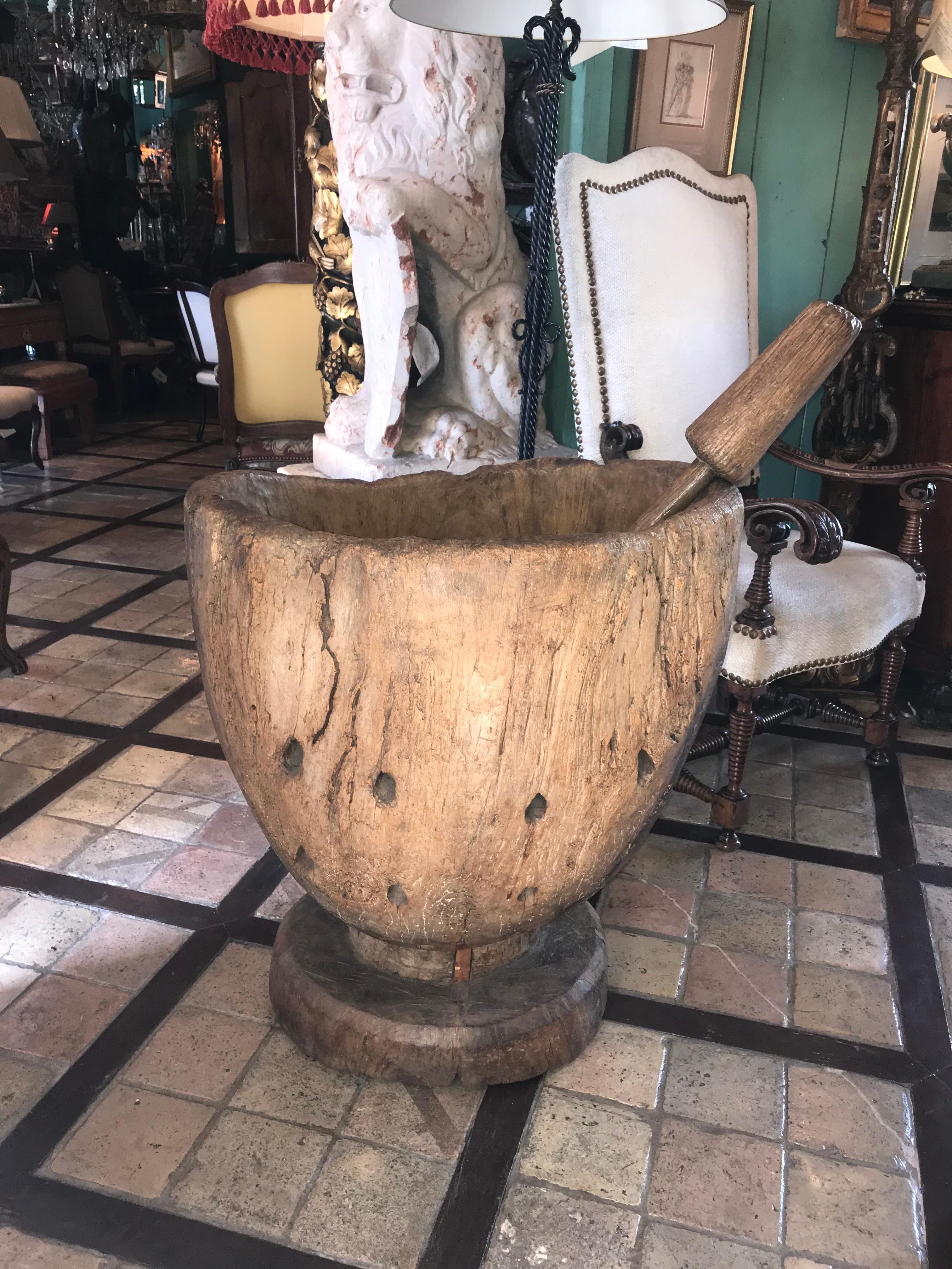 18th C Hand geschnitzt Holz Mortar Pflanzgefäß Vase Jardinière dekorative Antiquitäten LA CA im Angebot 1