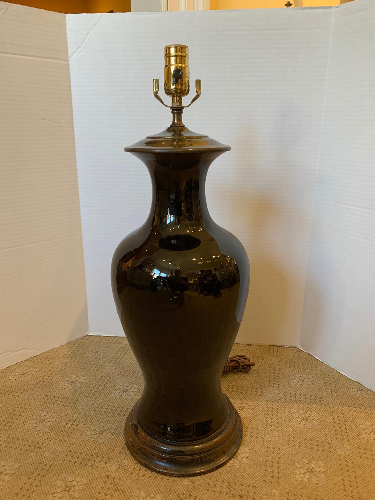 18th-19th century Chinese black mirror porcelain vase as lamp
New wiring.