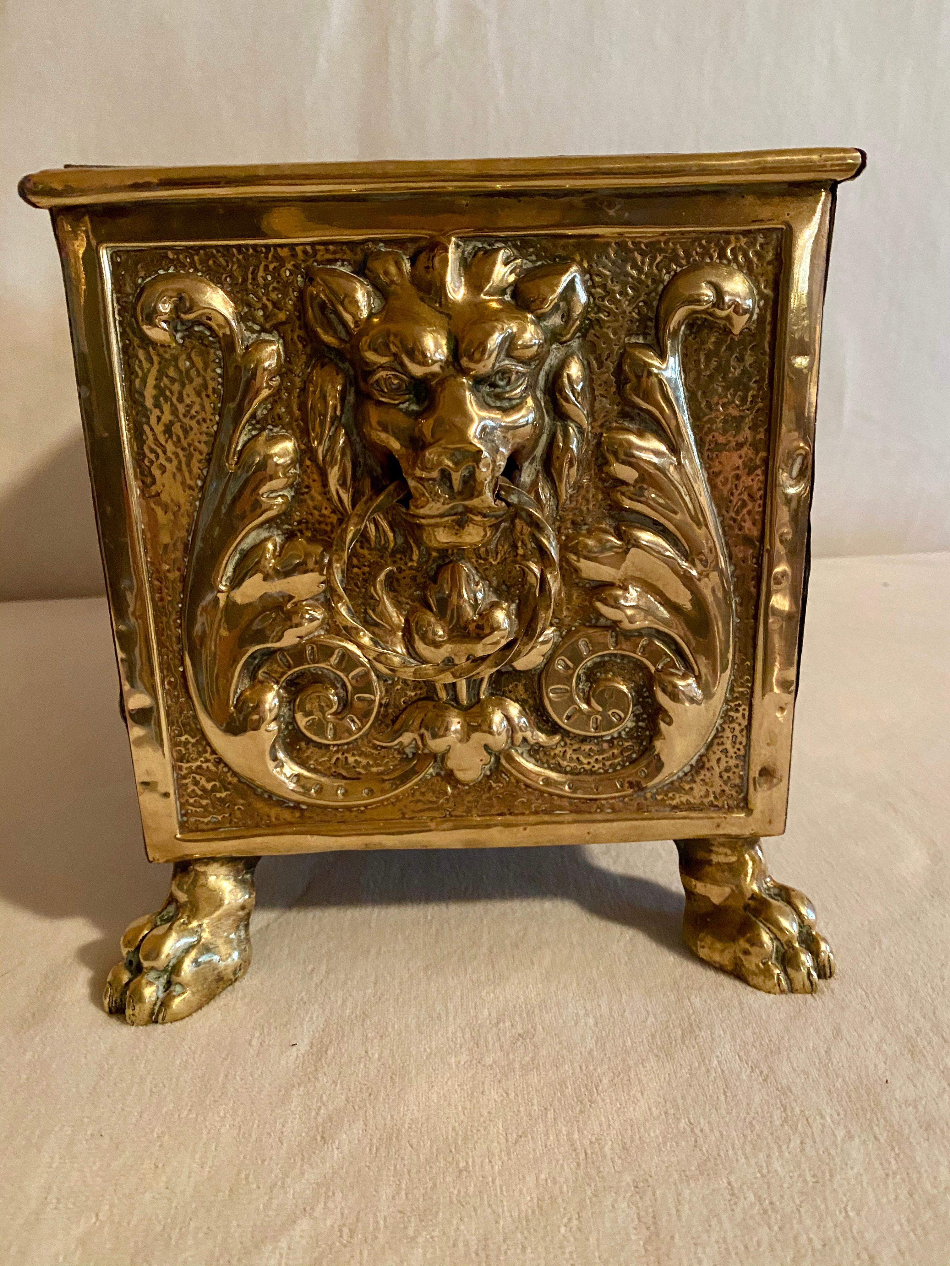 A fine french Repousse decorated classical jardinière. The lion head at both ends is pierced with
a stylisted rope ring, the center on both long sides displays a classical Satyr head, surrounded
by scrolled Acanthus Leaf designs. The box is raised