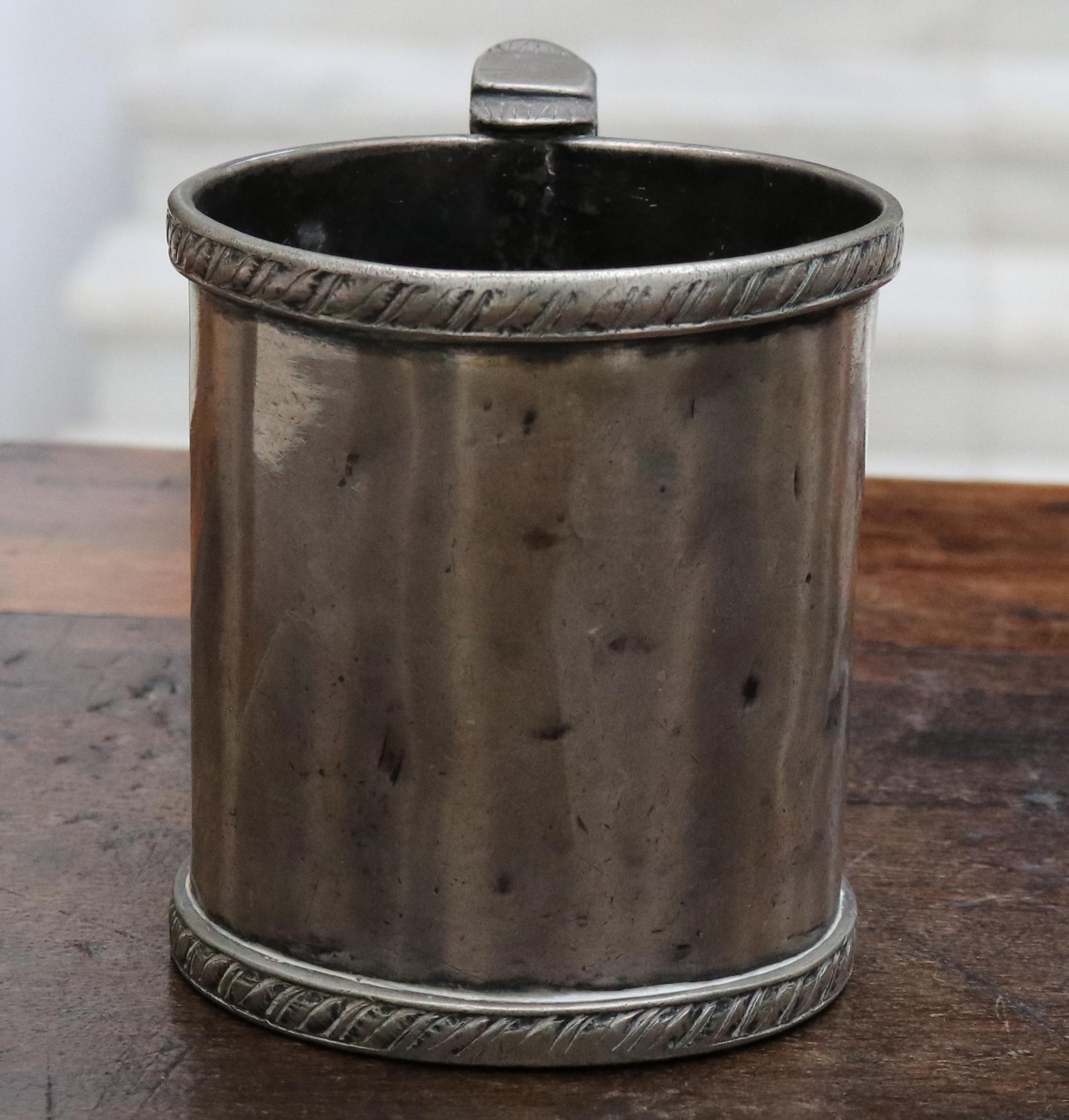 18th-19th Century Cylinder Shaped Silver Cup with Handle Possibly Bolivian In Good Condition In Marbella, ES