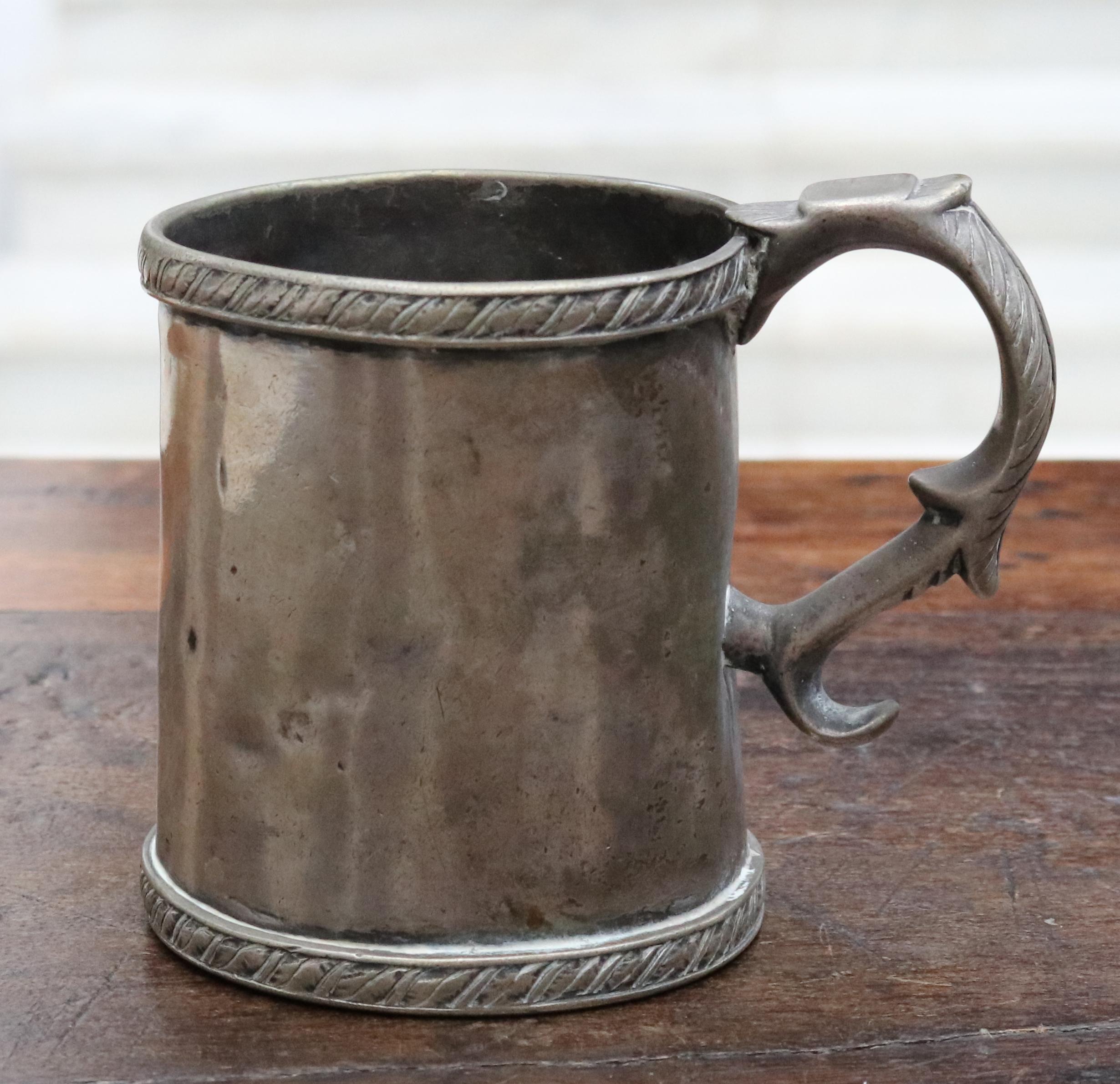 Zylinderförmiger Silberbecher mit Henkel aus dem 18. bis 19. Jahrhundert, möglicherweise Bolivianisch im Zustand „Gut“ in Marbella, ES