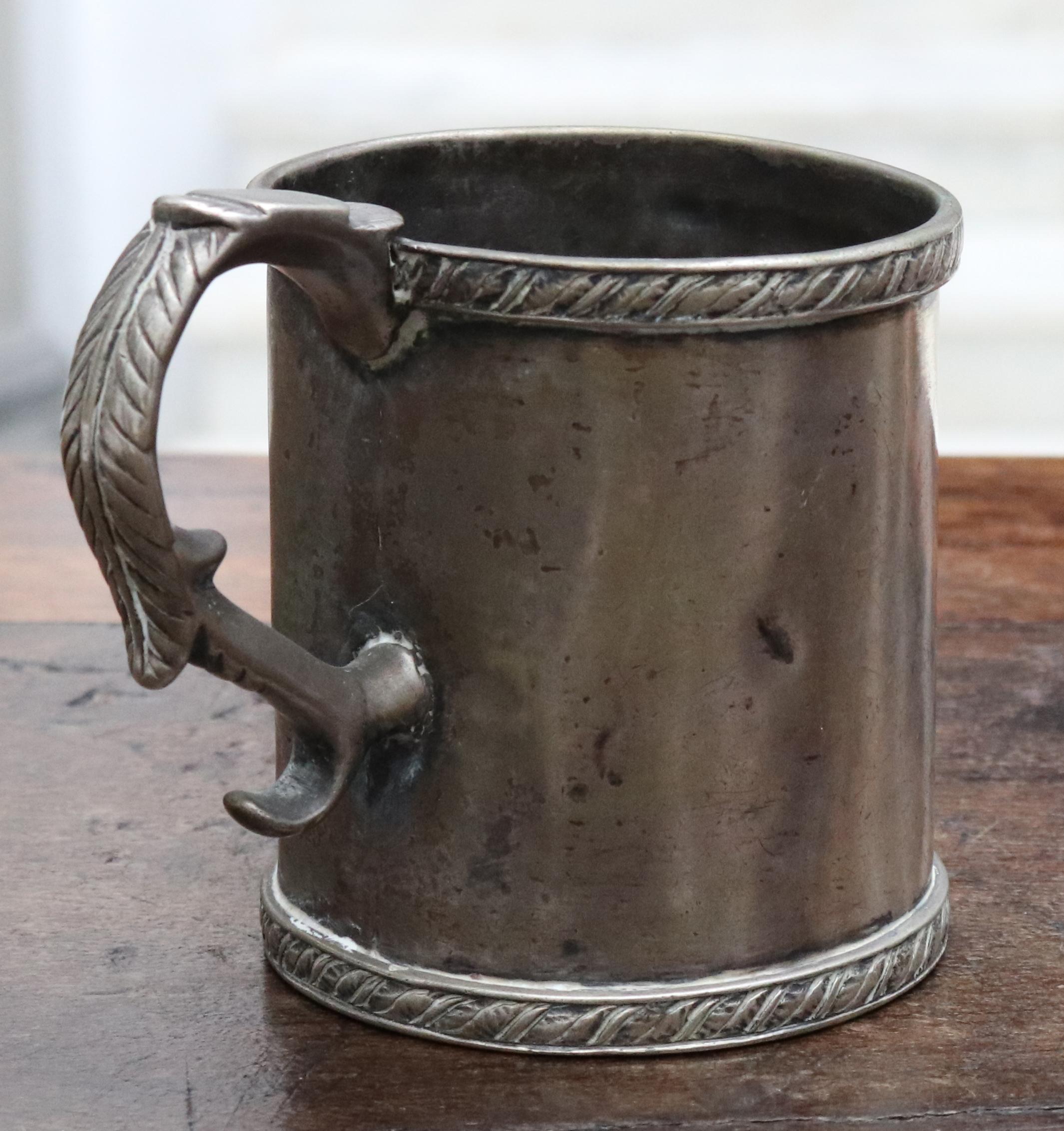 Zylinderförmiger Silberbecher mit Henkel aus dem 18. bis 19. Jahrhundert, möglicherweise Bolivianisch 1