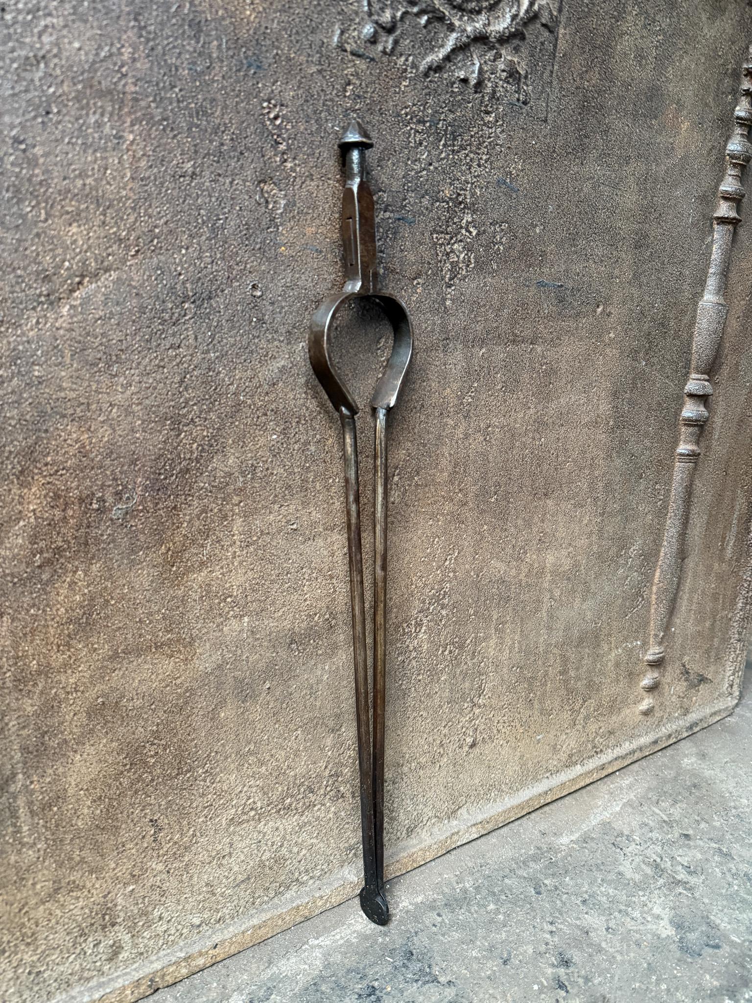 18th-19th century Dutch fireplace tongs made of wrought iron. The tongs are in good condition and fit for use in the fireplace. Louis XV Style.