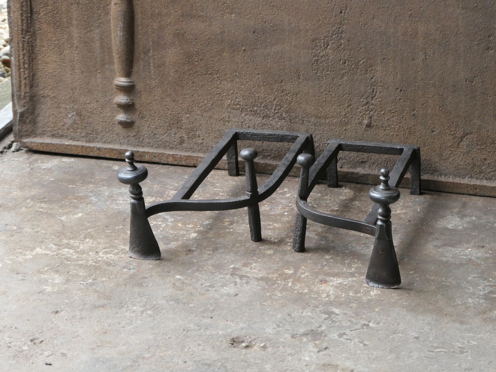 18th-19th Century Dutch Neoclassical Fireplace Grate or Fire Grate For Sale 1