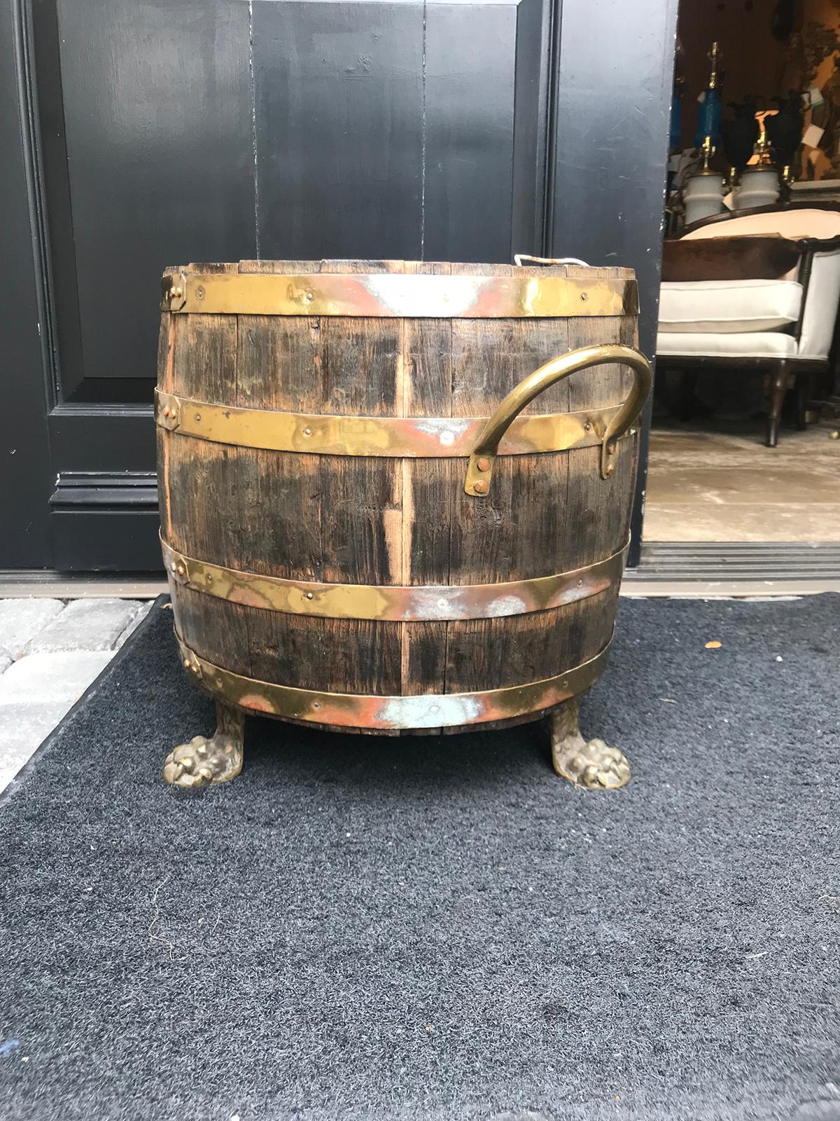 18th-19th Century English Brass Bound Wooden Bucket In Good Condition In Atlanta, GA