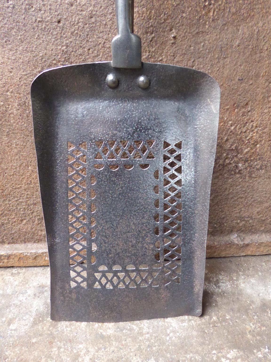 Georgian 18th-19th Century English Fireplace Shovel or Fire Shovel