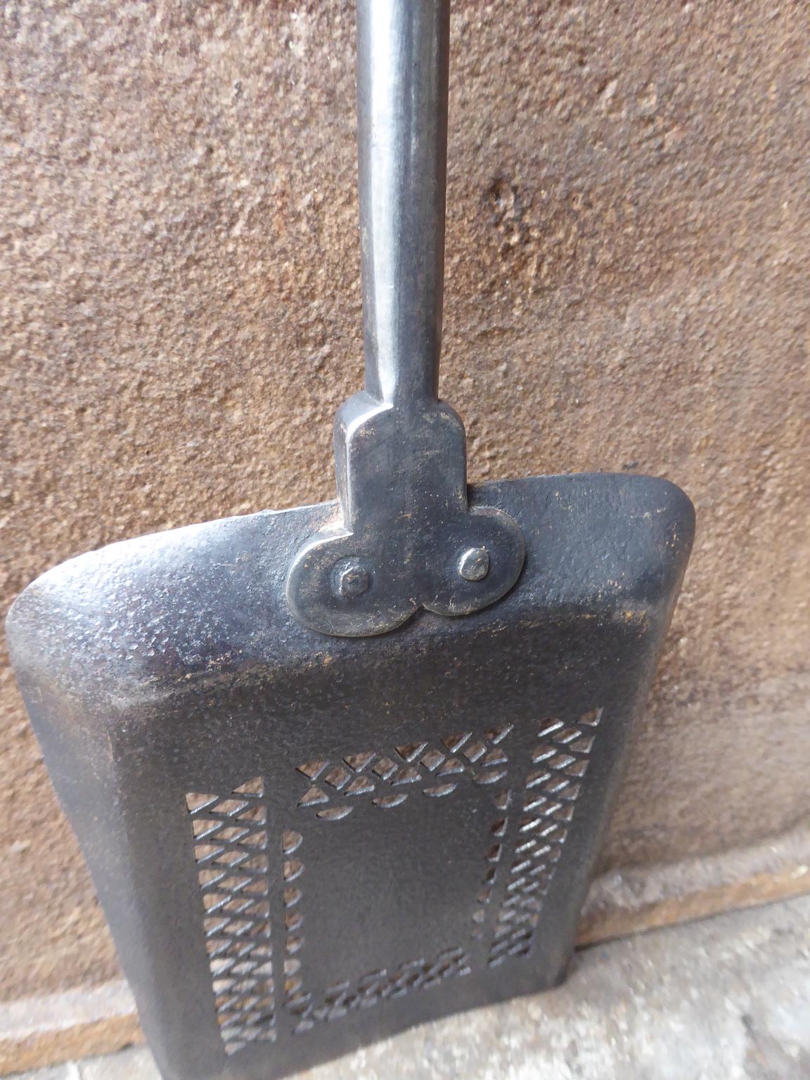British 18th-19th Century English Fireplace Shovel or Fire Shovel