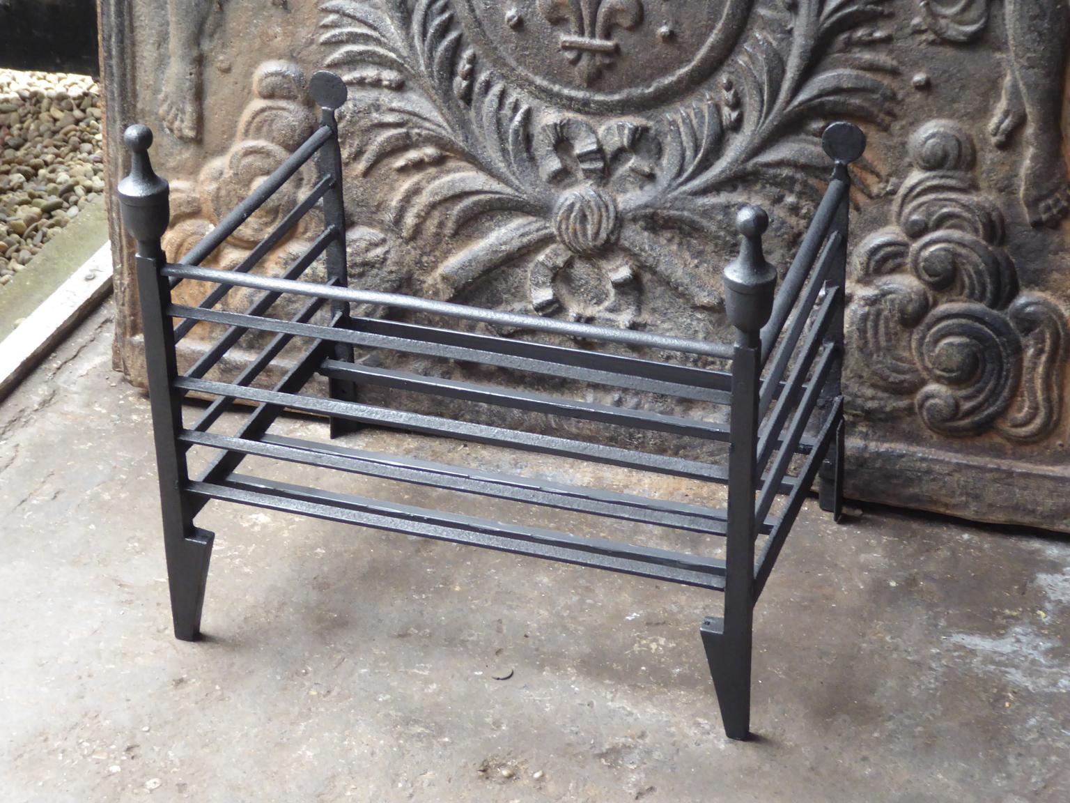 British 18th-19th Century English Georgian Fireplace Grate or Fire Grate