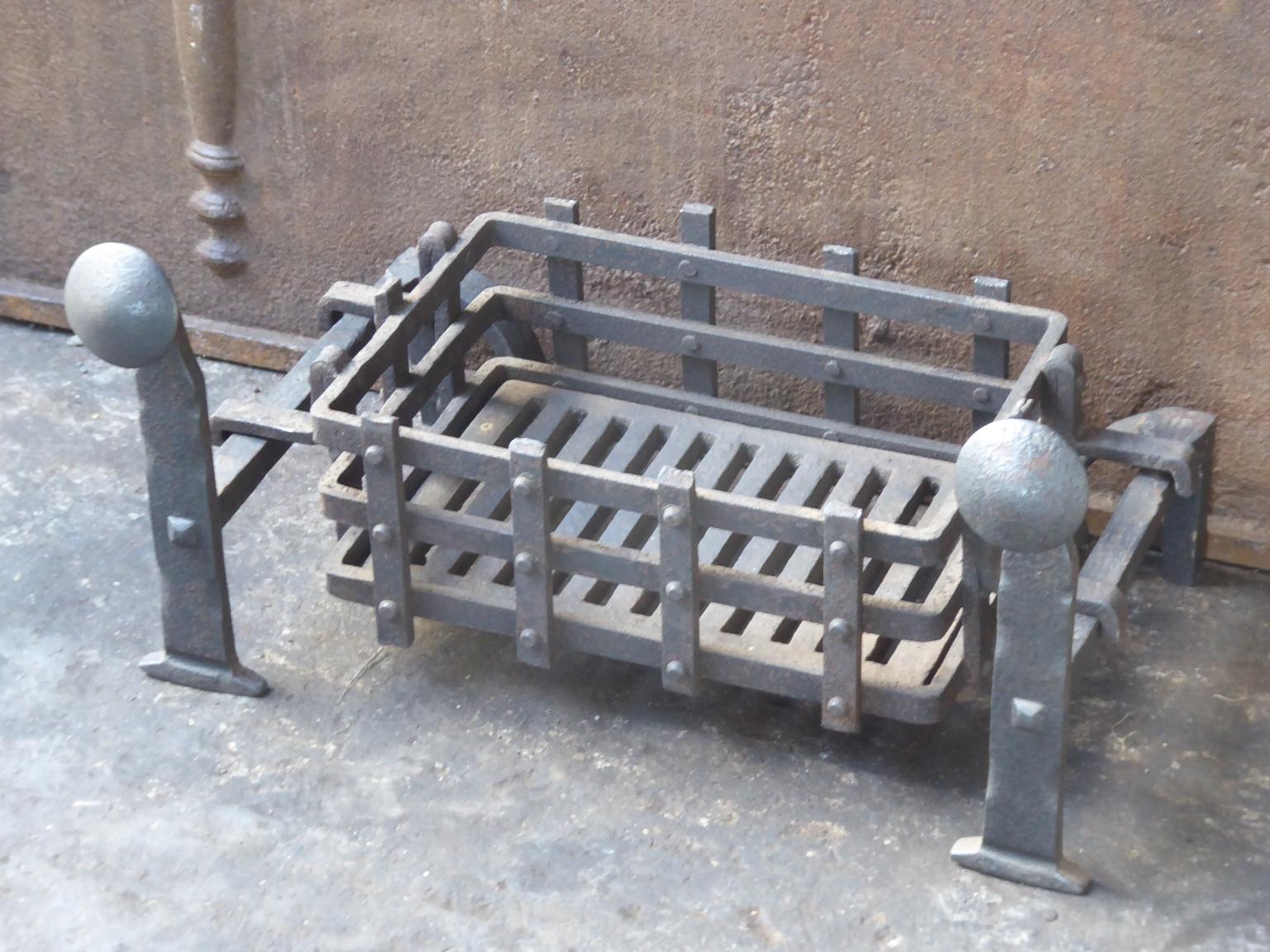Forged 18th-19th Century English Georgian Fireplace Grate or Fire Grate