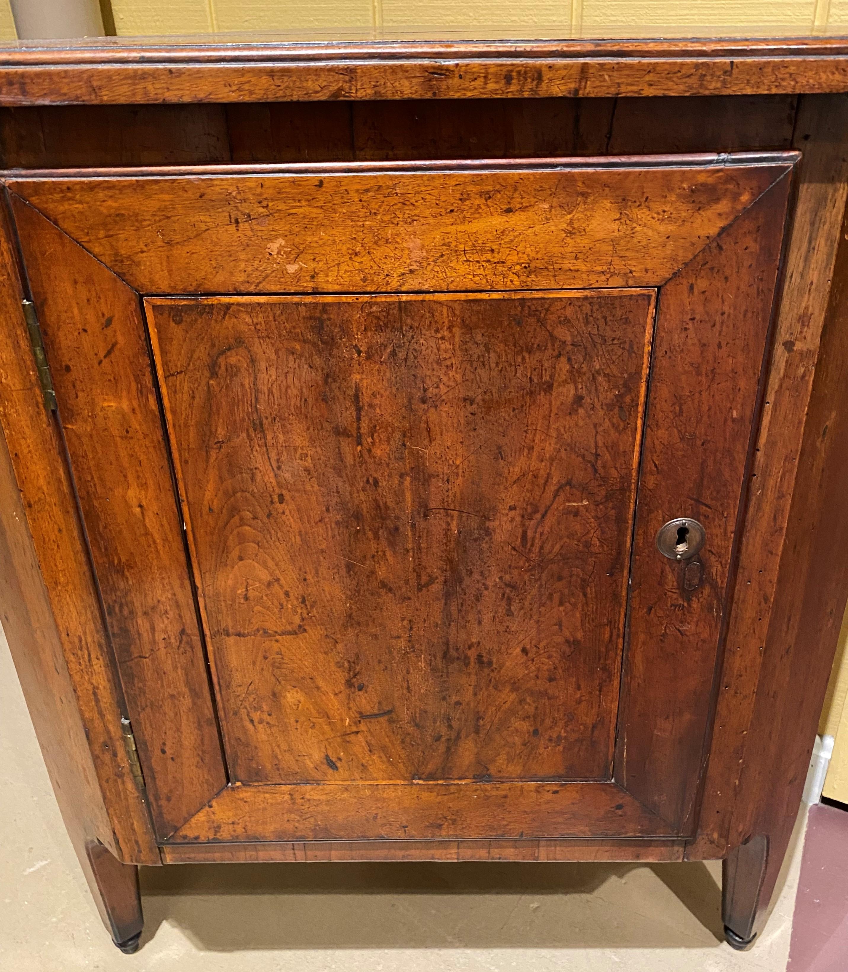 Georgian 18th / 19th Century English Mahogany Standing Corner Cabinet For Sale