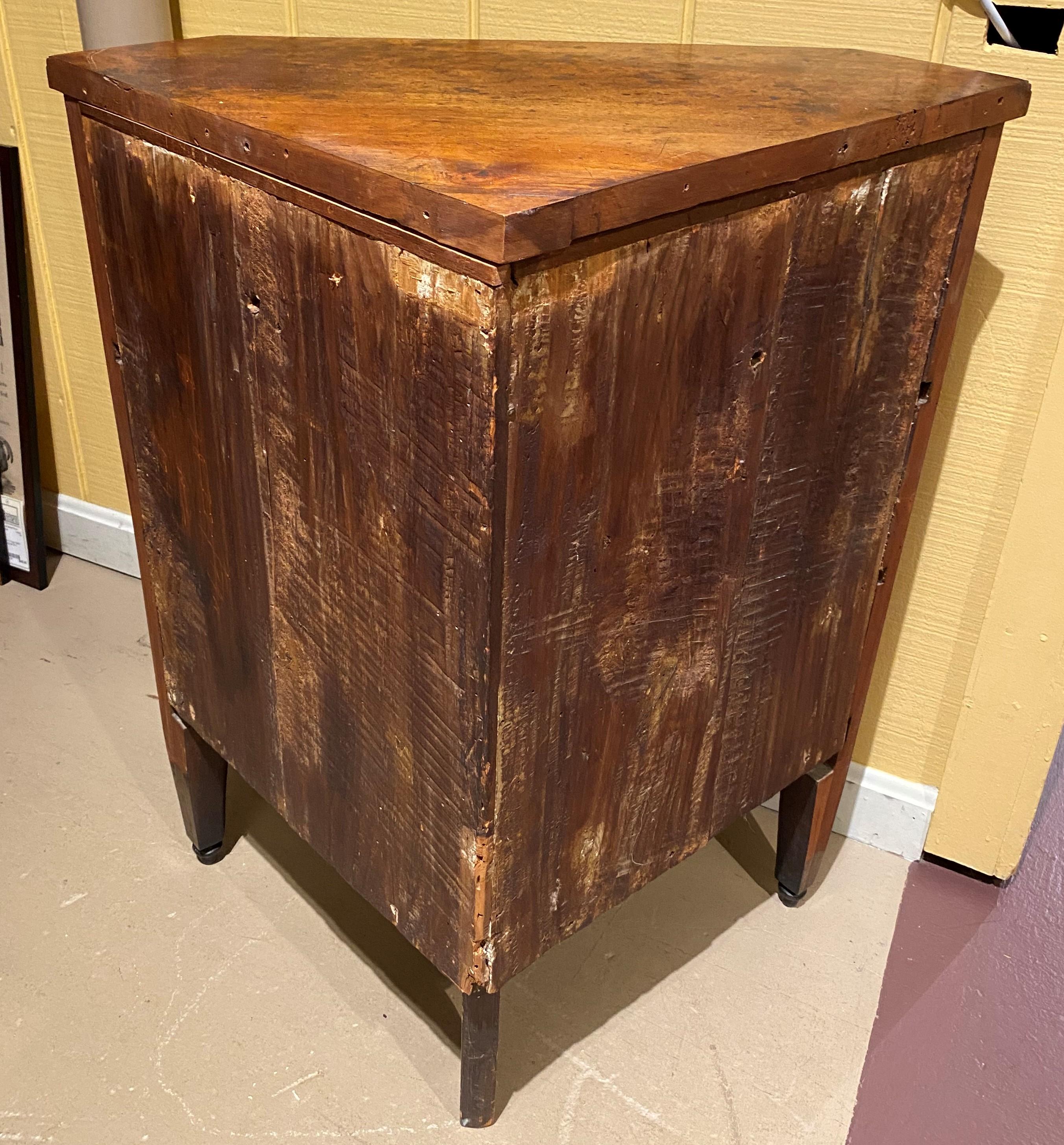 18th / 19th Century English Mahogany Standing Corner Cabinet For Sale 2