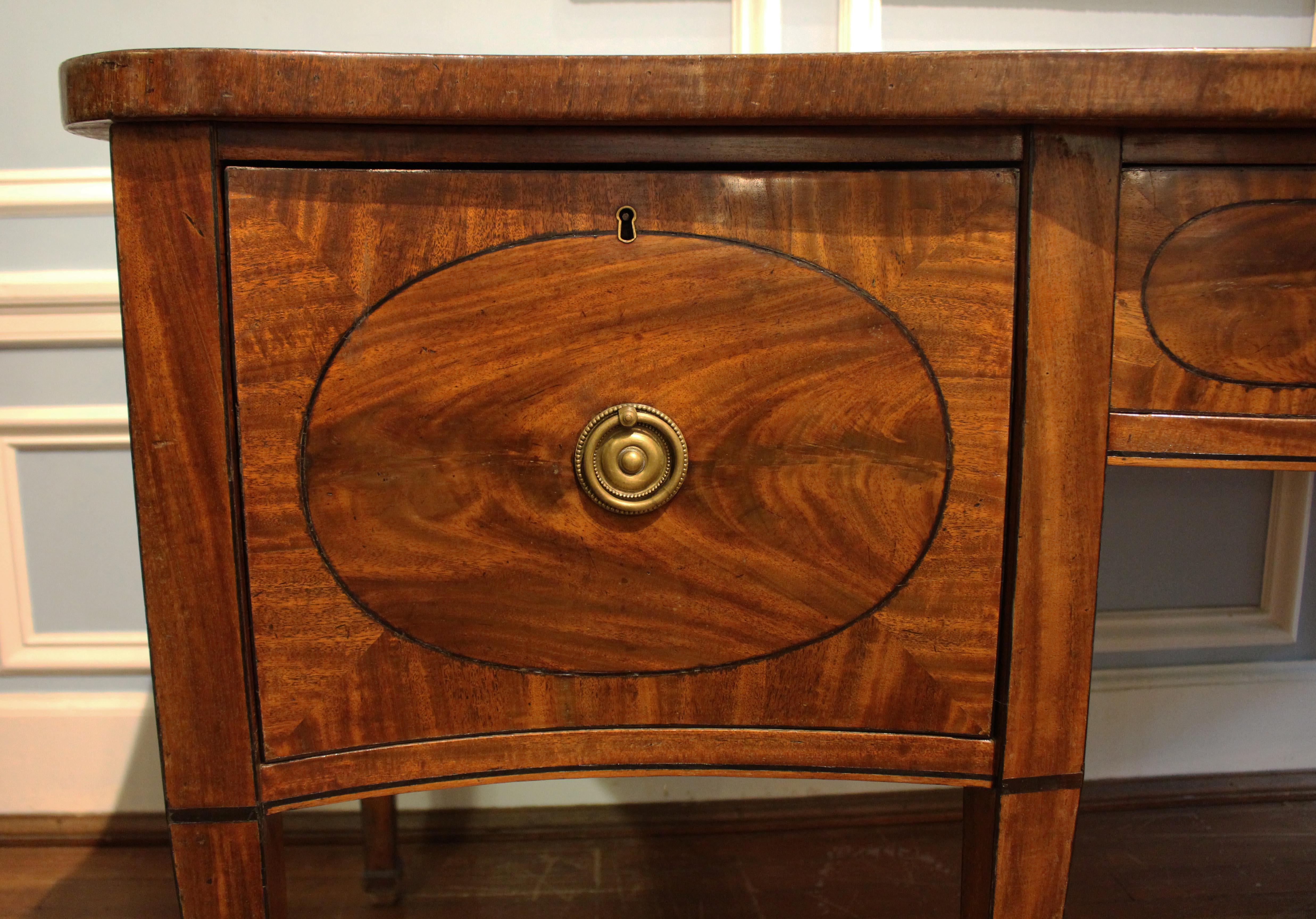 Late 18th to Early 19th Century English Serpentine Form Sideboard In Good Condition For Sale In Chapel Hill, NC
