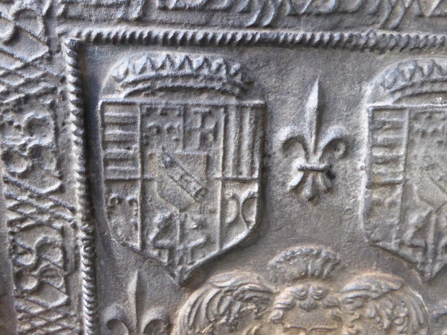 18th-19th Century French 'Arms of Loraine' Fireback / Backsplash In Fair Condition For Sale In Amerongen, NL
