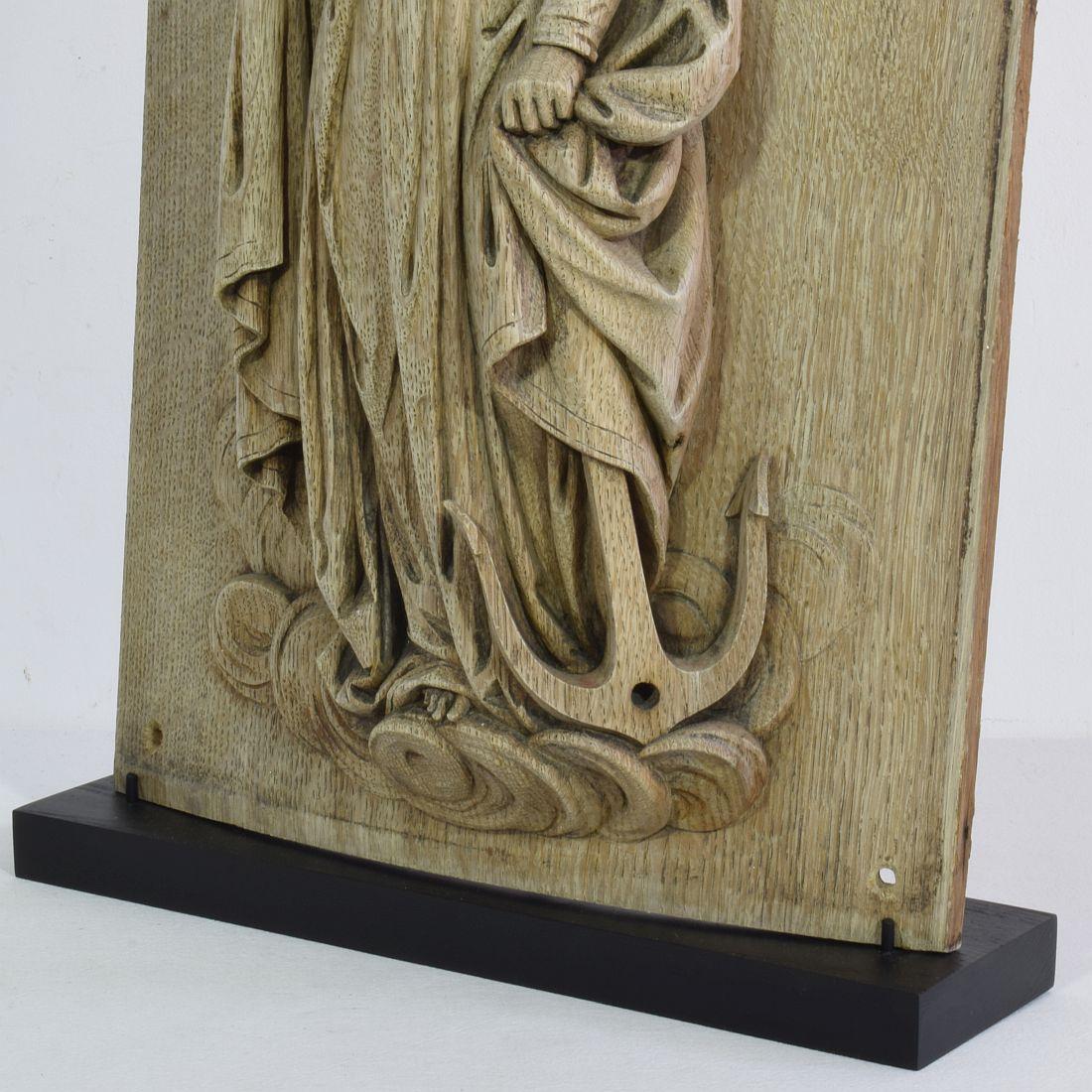 Französische geschnitzte Eichenholztafel von Saint Philomena aus dem 18. 19. Jahrhundert im Angebot 4