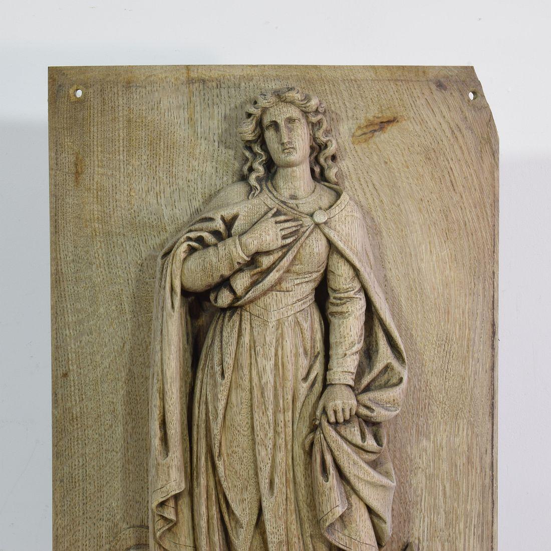 18th 19th Century French Carved Oak Panel of Saint Philomena In Good Condition For Sale In Buisson, FR