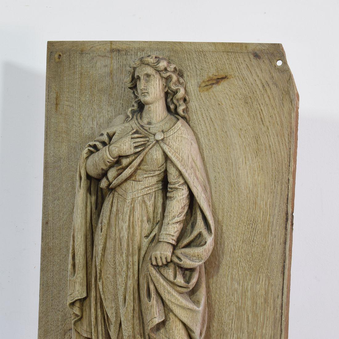 Französische geschnitzte Eichenholztafel von Saint Philomena aus dem 18. 19. Jahrhundert im Angebot 3