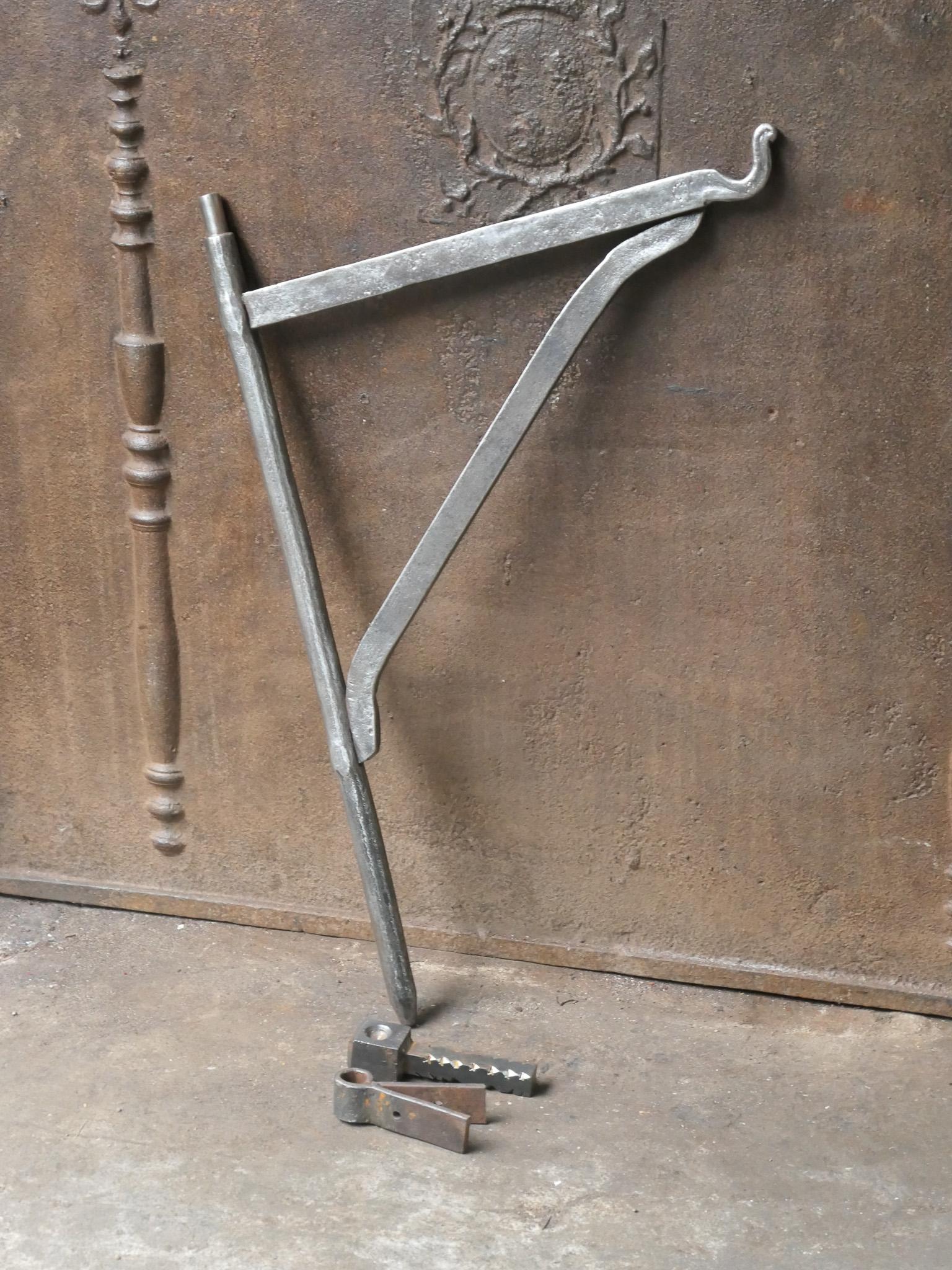 Crane de cheminée française du 18e - 19e siècle Bon état - En vente à Soest, NL