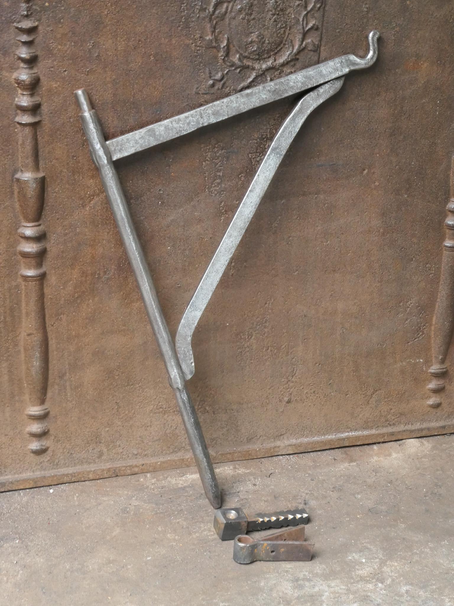XIXe siècle Crane de cheminée française du 18e - 19e siècle en vente