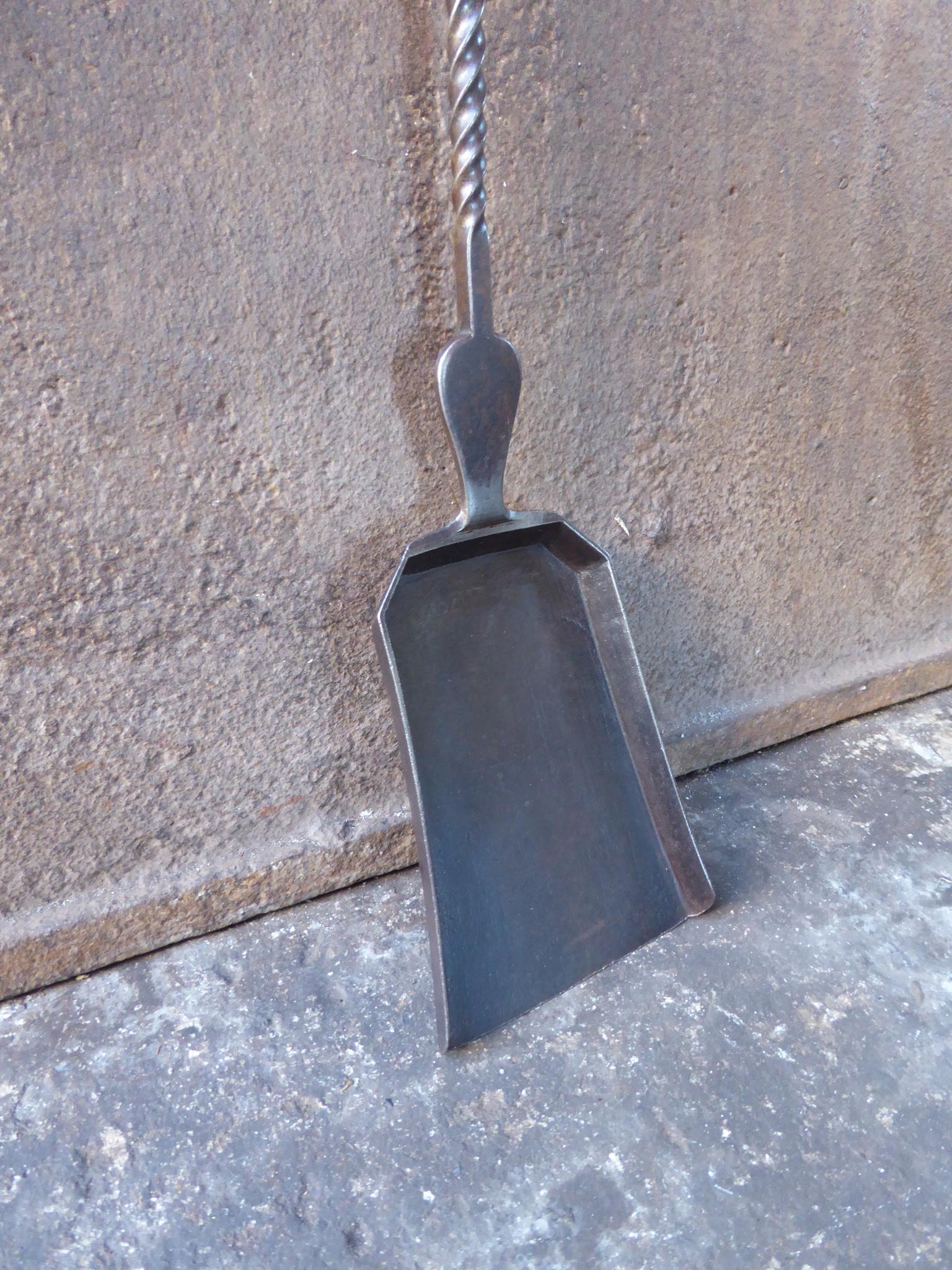 18th - 19th Century French Fireplace Shovel or Fire Shovel In Good Condition For Sale In Amerongen, NL