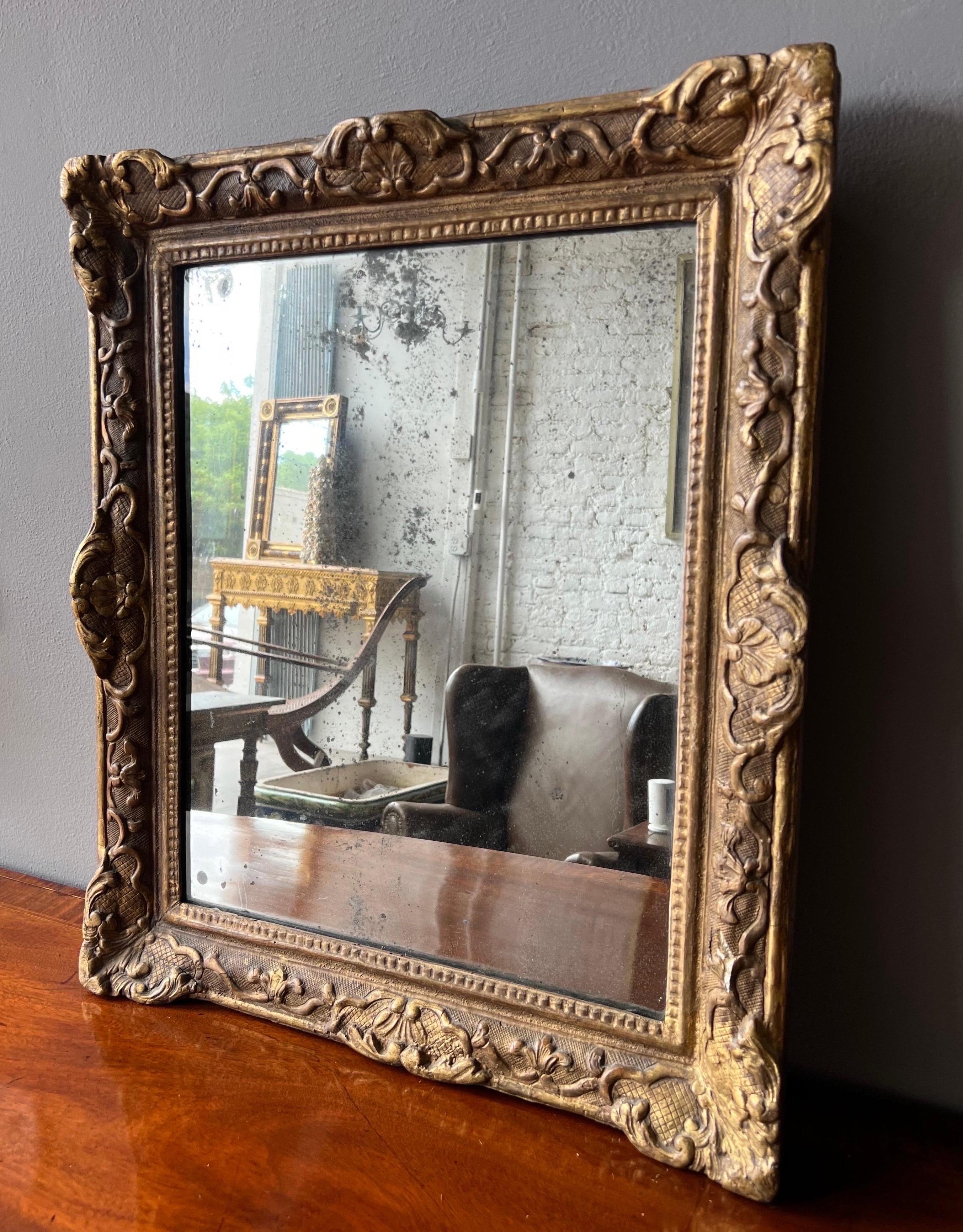 Französischer Giltwood-Spiegel des 18. und 19. Jahrhunderts  im Zustand „Gut“ im Angebot in Charleston, SC