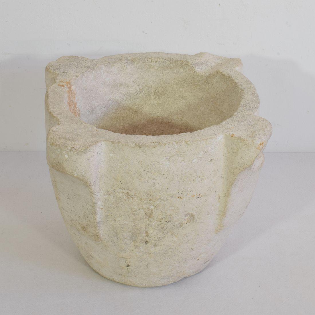 18th-19th Century, French Limestone Mortar In Good Condition In Buisson, FR