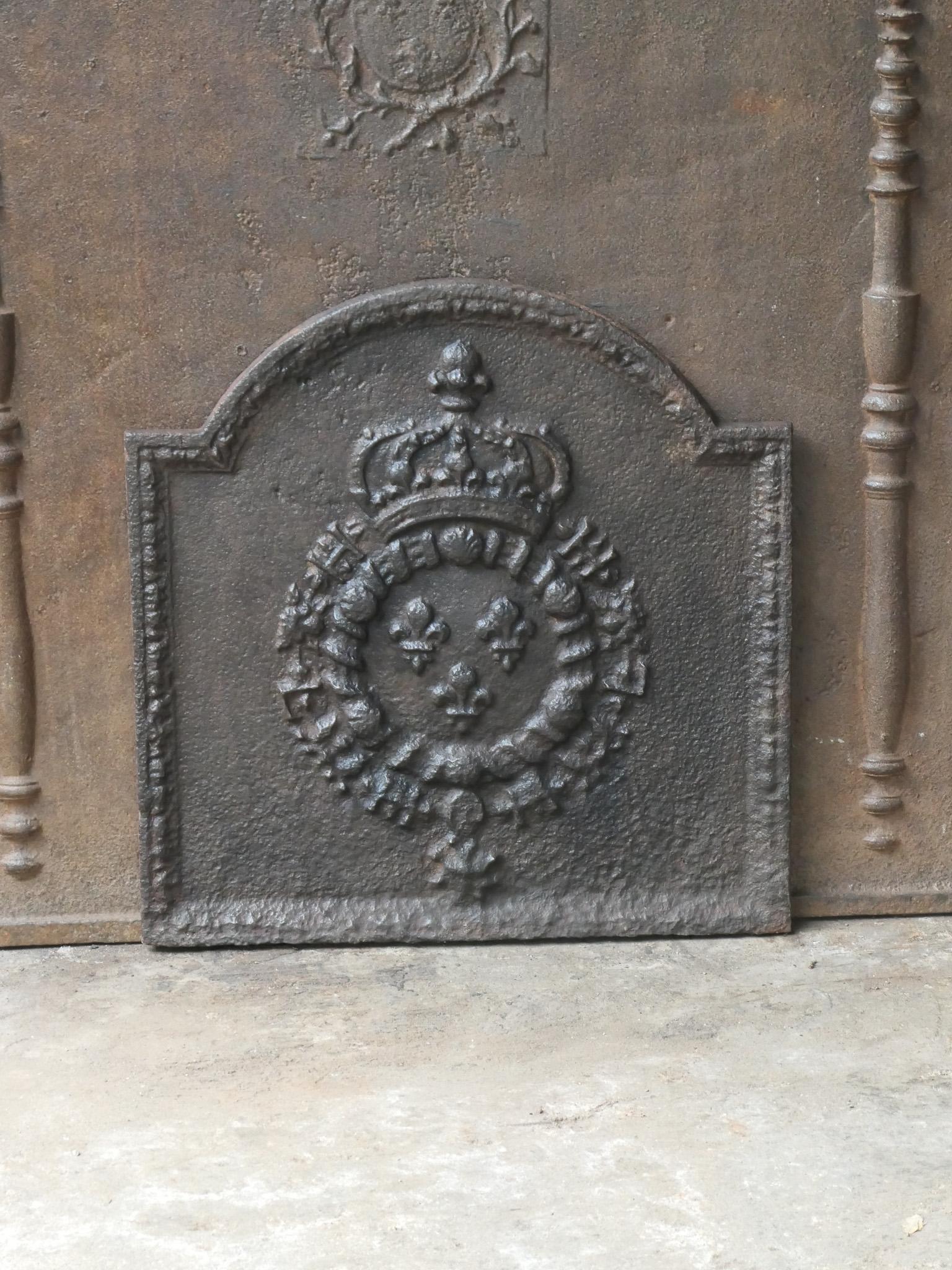 Französische Louis XIV.-Armen von Frankreich aus dem 18. bis 19. Jahrhundert Kaminsims / Rückwand (Gegossen) im Angebot