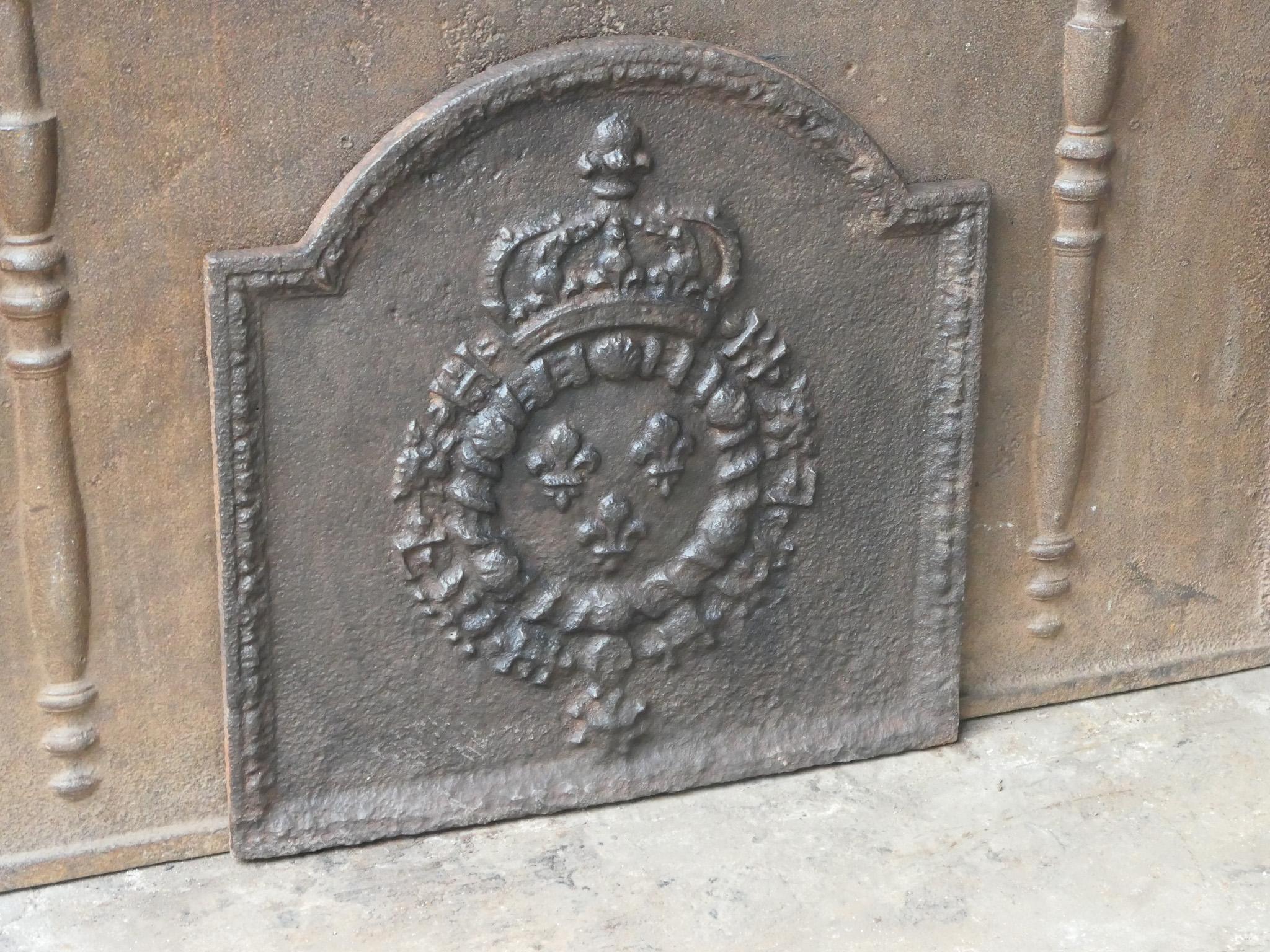Französische Louis XIV.-Armen von Frankreich aus dem 18. bis 19. Jahrhundert Kaminsims / Rückwand im Angebot 1