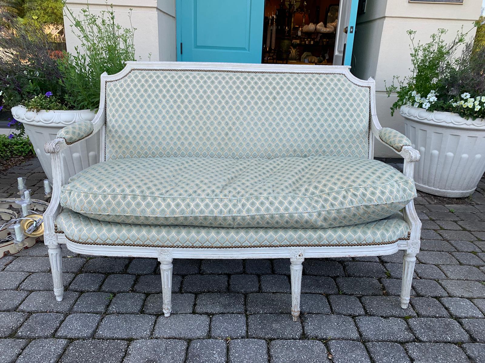 18th-19th century French Louis XVI style painted and upholstered settee
Very comfortable
Measures: 57