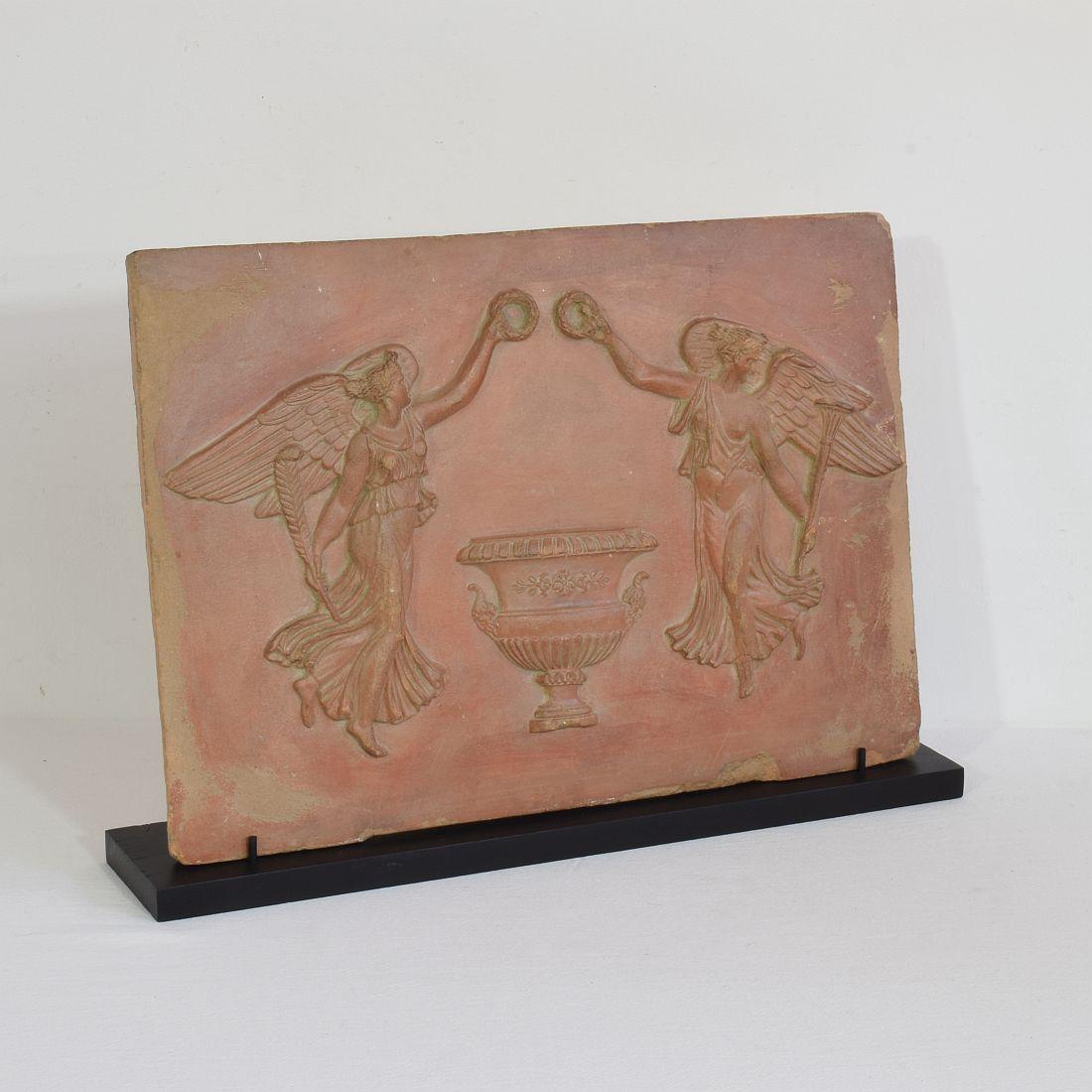 18th/ 19th Century French Neoclassical Terracotta Panel with Angels In Good Condition In Buisson, FR