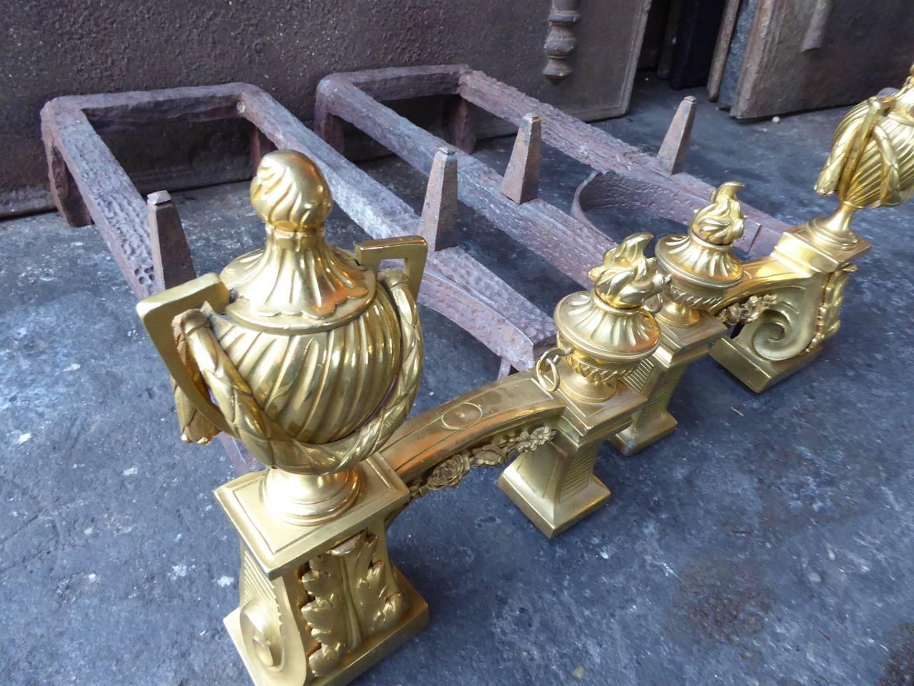 Andirons néoclassiques français en bronze doré du 18e-19e siècle en vente 5