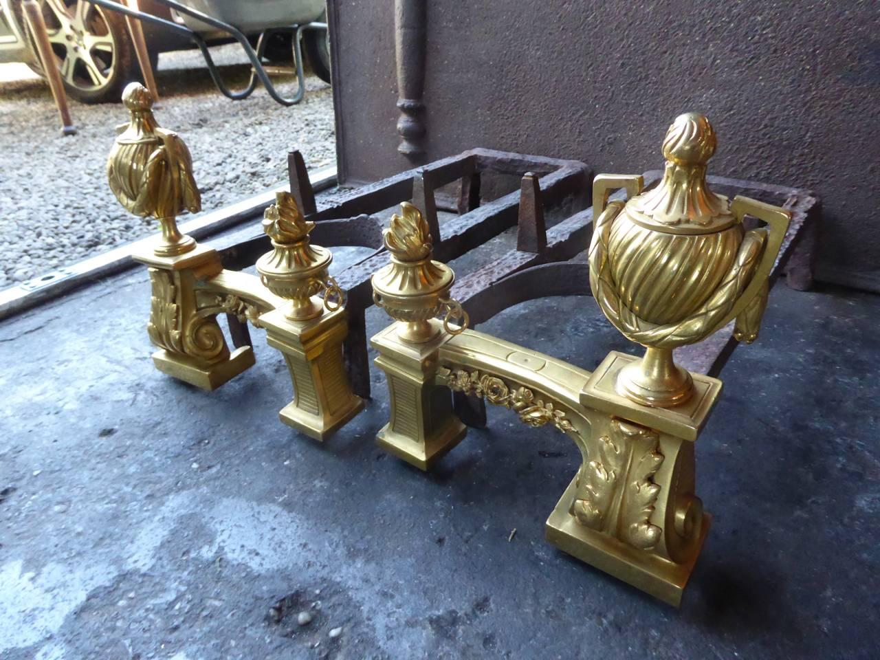 Andirons néoclassiques français en bronze doré du 18e-19e siècle en vente 6