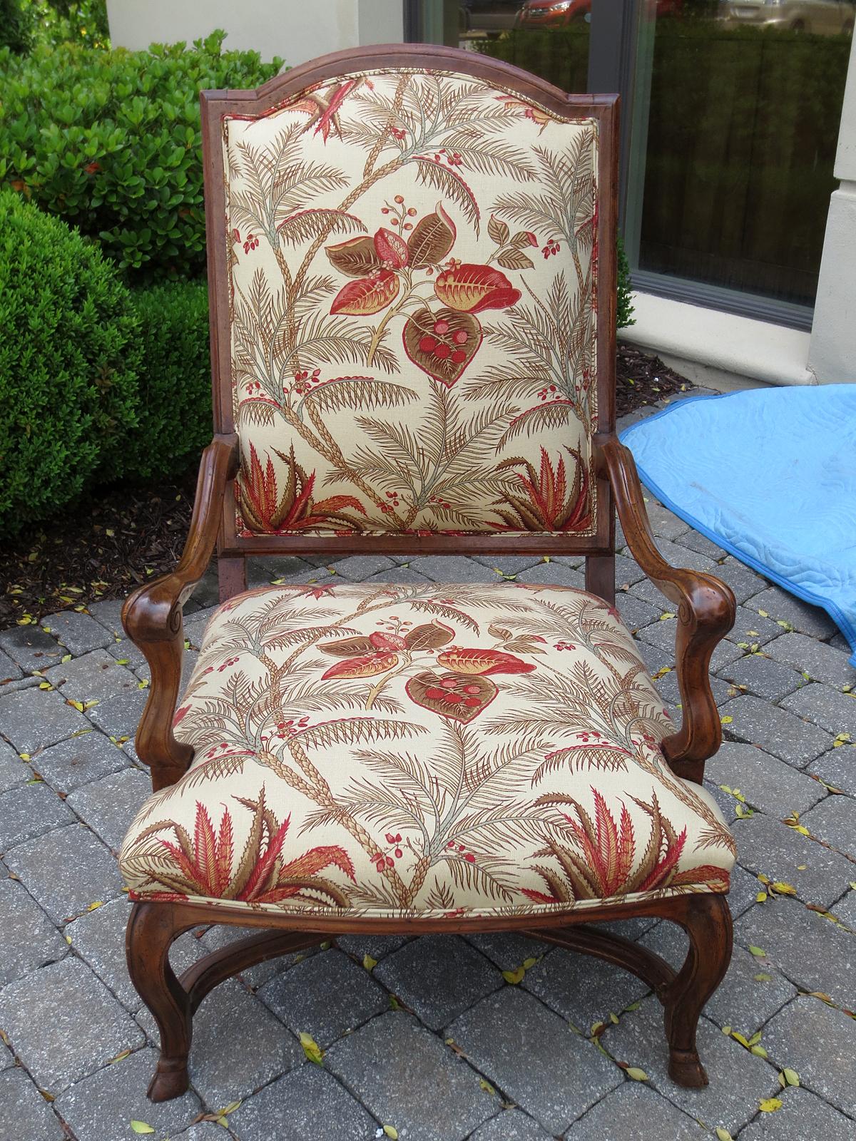 18th-19th Century French Provincial Walnut Regence Armchair with Stretcher In Good Condition In Atlanta, GA