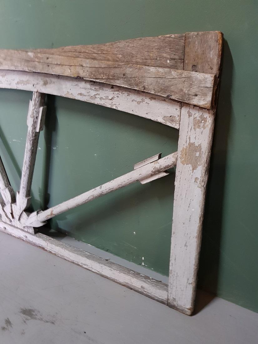 18th-19th Century French Wooden Window Frame with Arrows For Sale 1