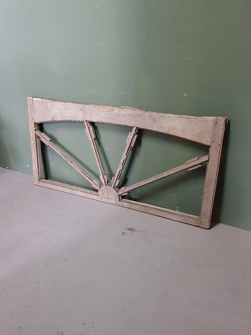 18th-19th Century French Wooden Window Frame with Arrows For Sale 2