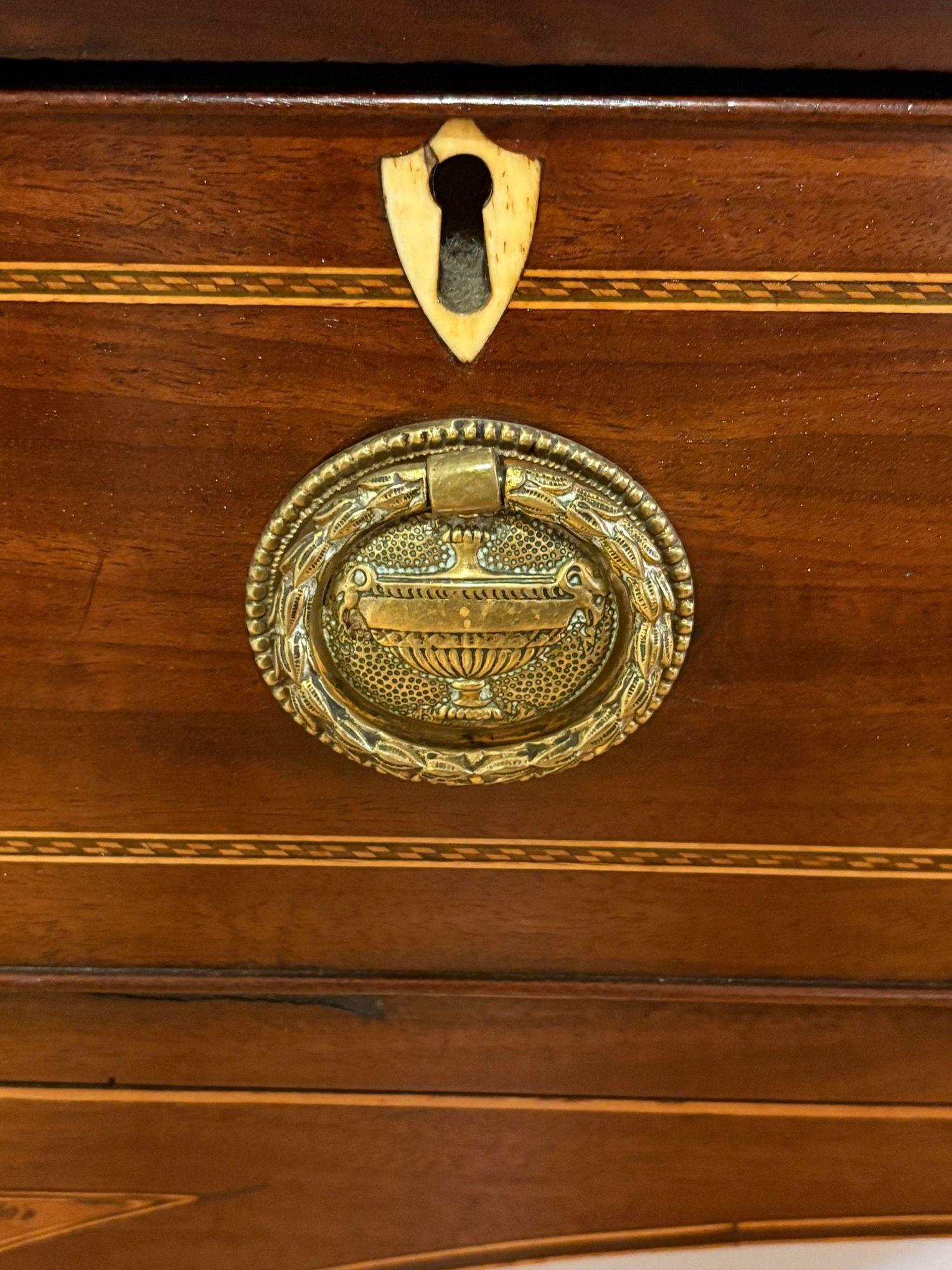 18th / 19th Century George lll Sideboard, Mahogany, Wine Drawer, Inlaid en vente 8