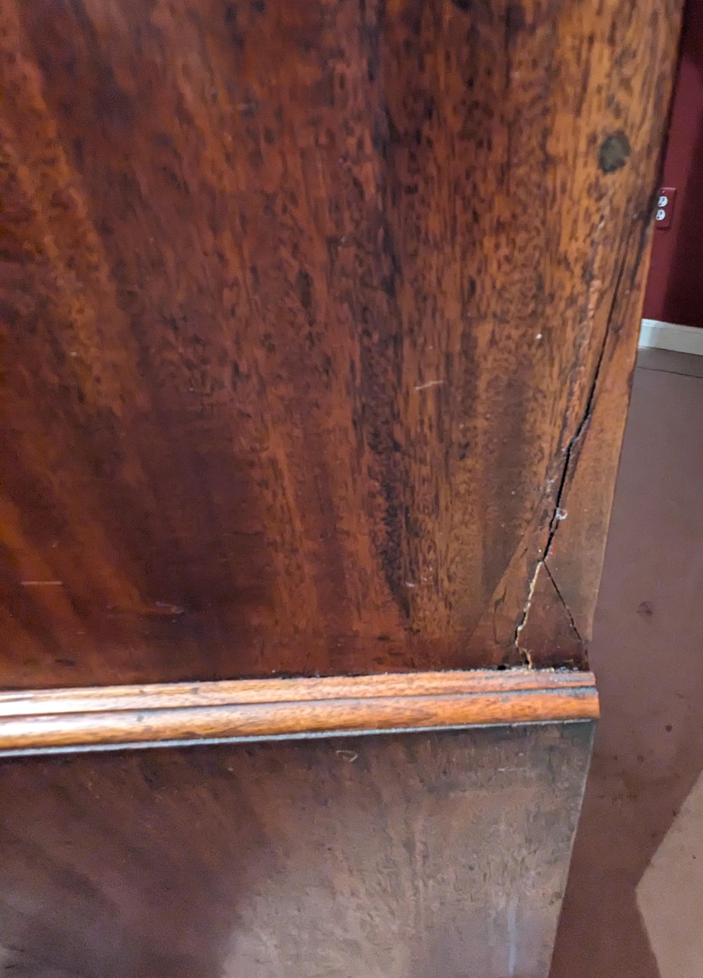 18th / 19th Century Georgian Mahogany Linen Press 9
