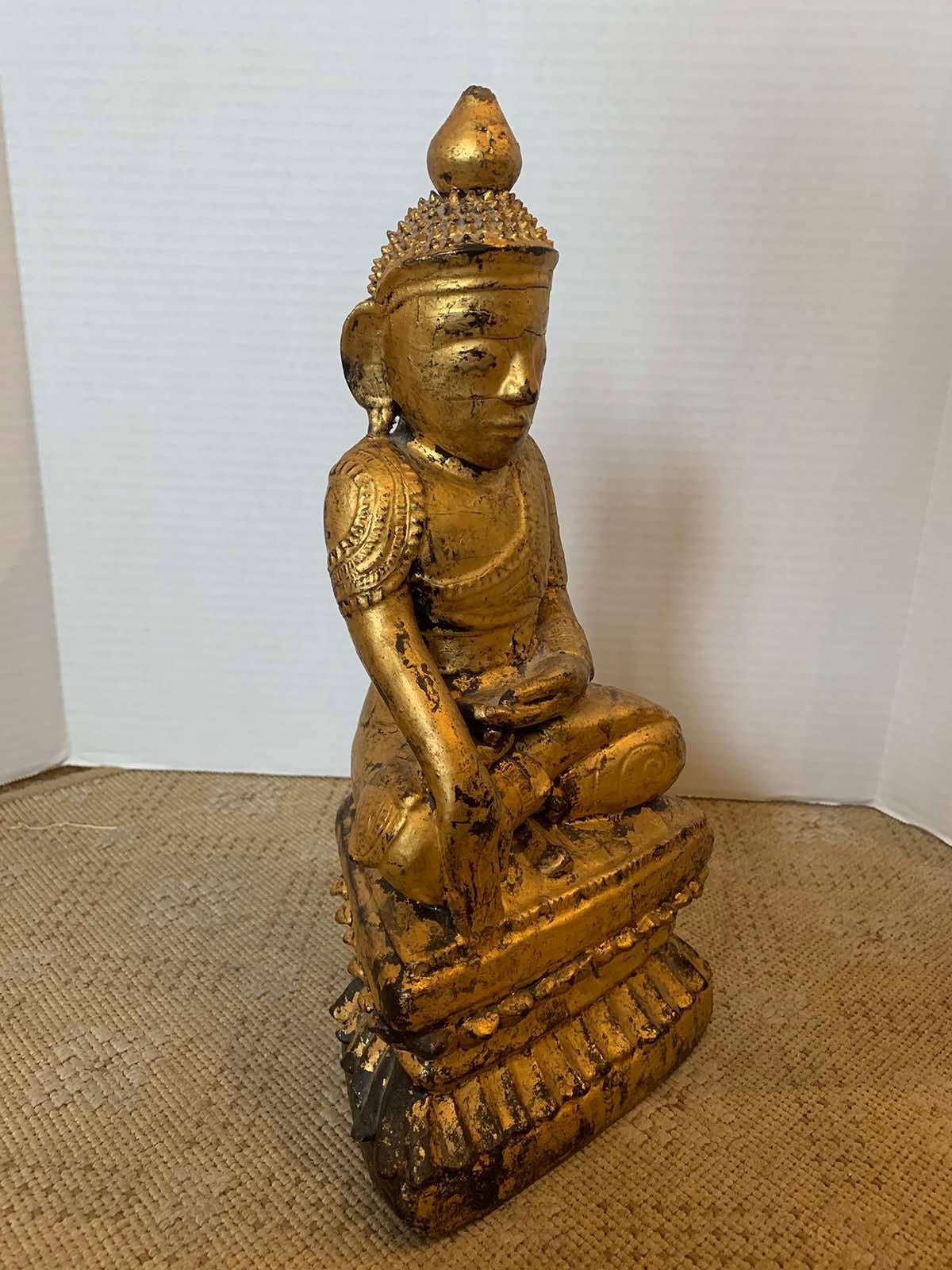 18th-19th Century Giltwood Buddha in Lotus Position In Good Condition In Atlanta, GA