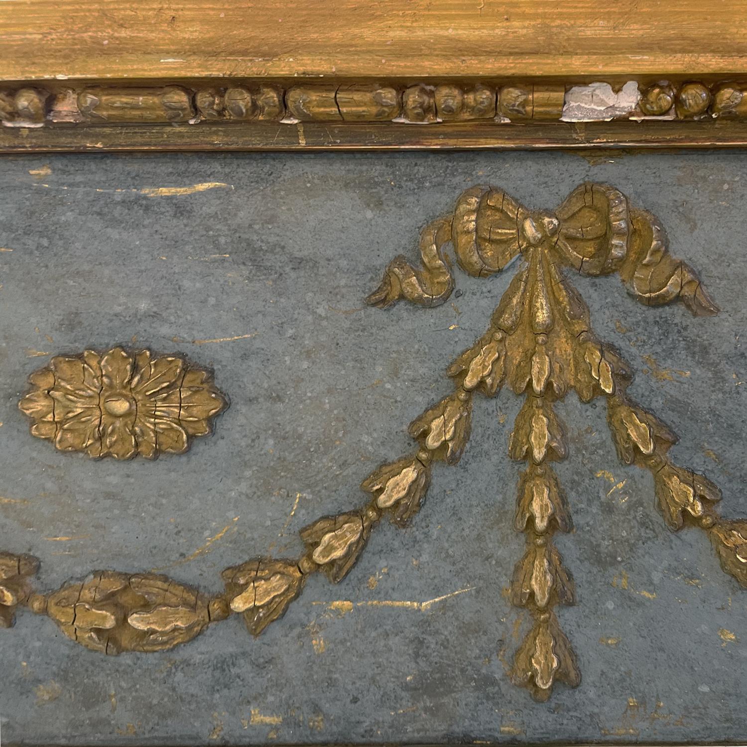 Miroir mural gustavien suédois ancien en bois de pin doré du 18ème-19ème siècle en vente 2