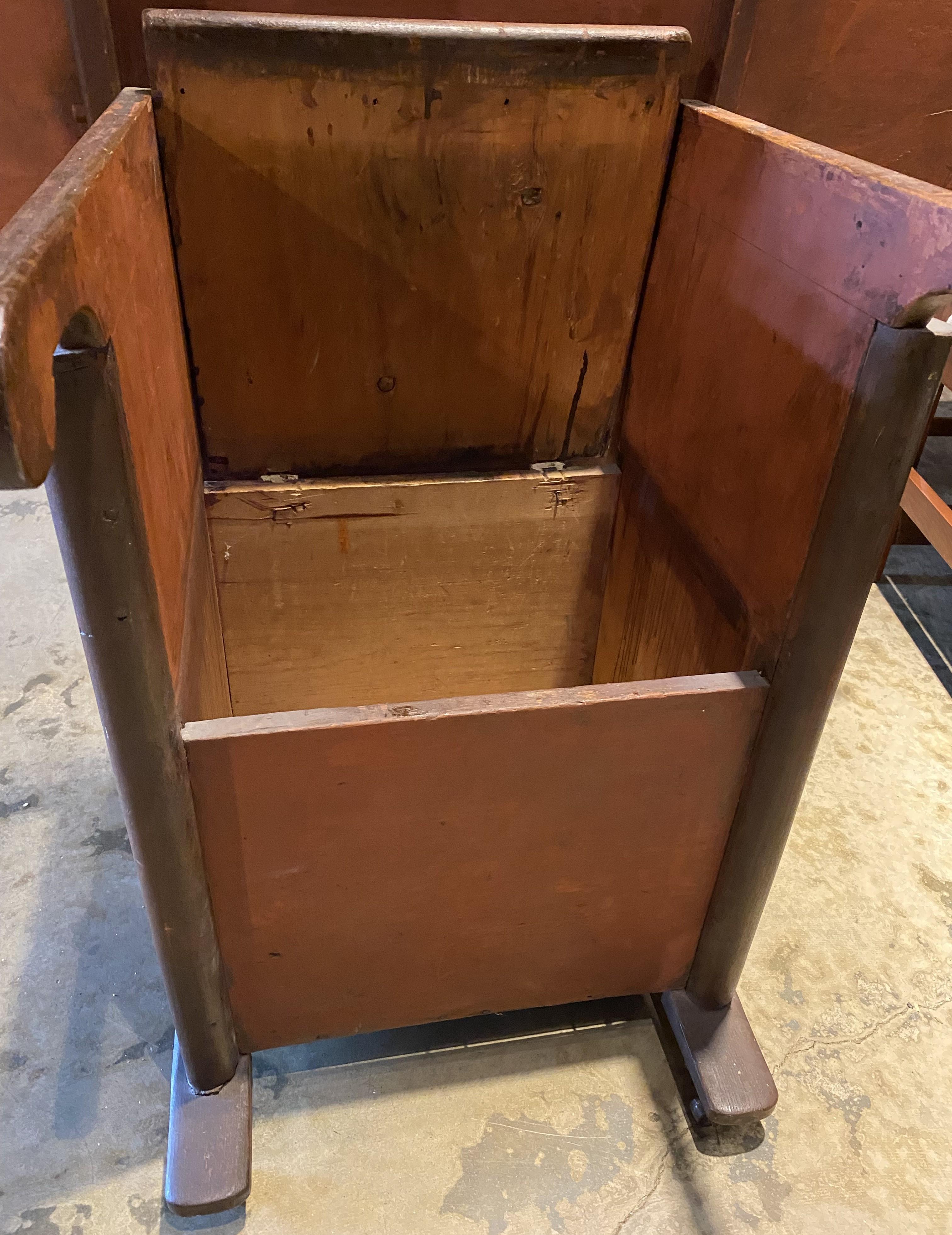 18th/19th Century Hutch or Chair Table in Old Red Surface For Sale 7