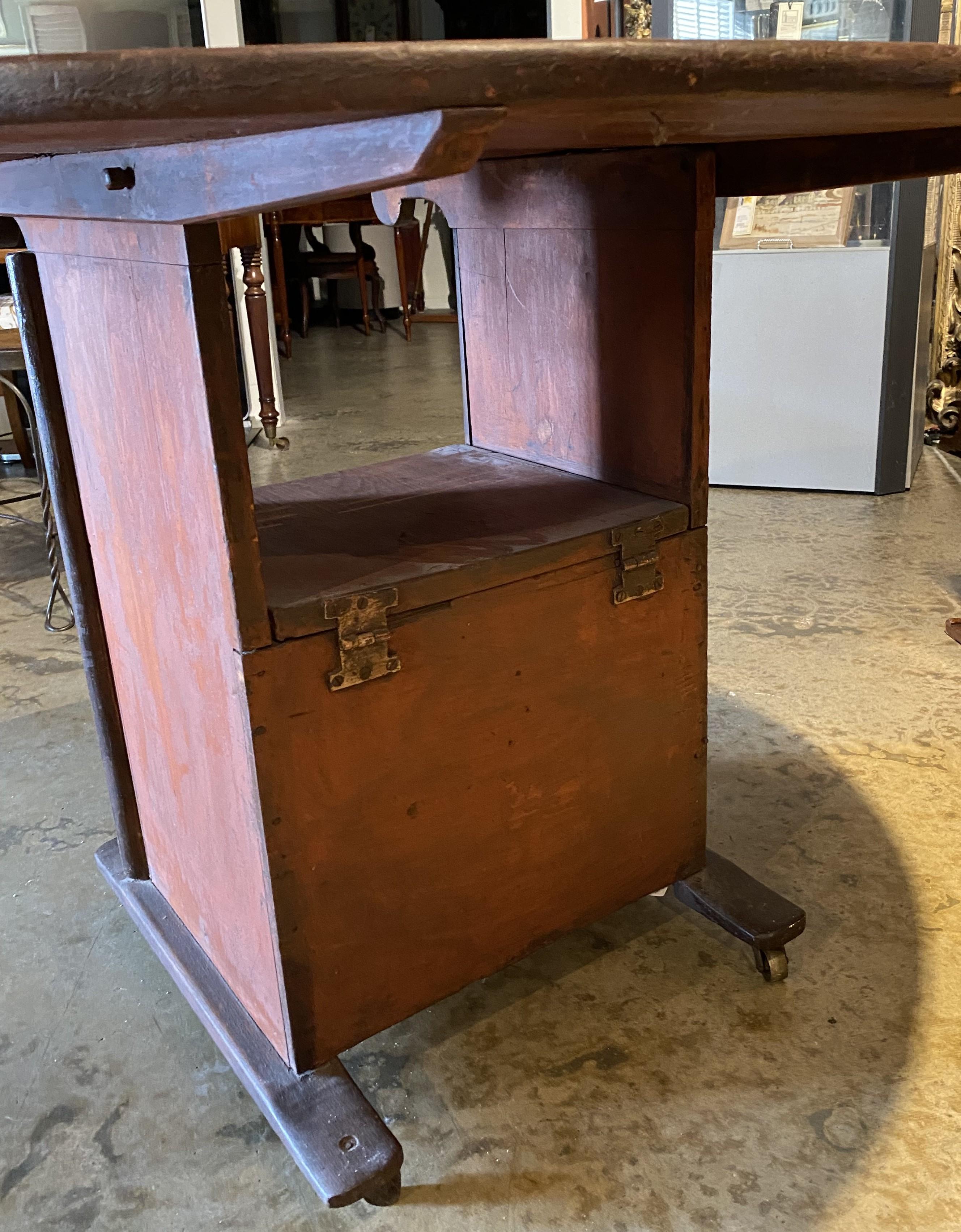 18th/19th Century Hutch or Chair Table in Old Red Surface For Sale 8